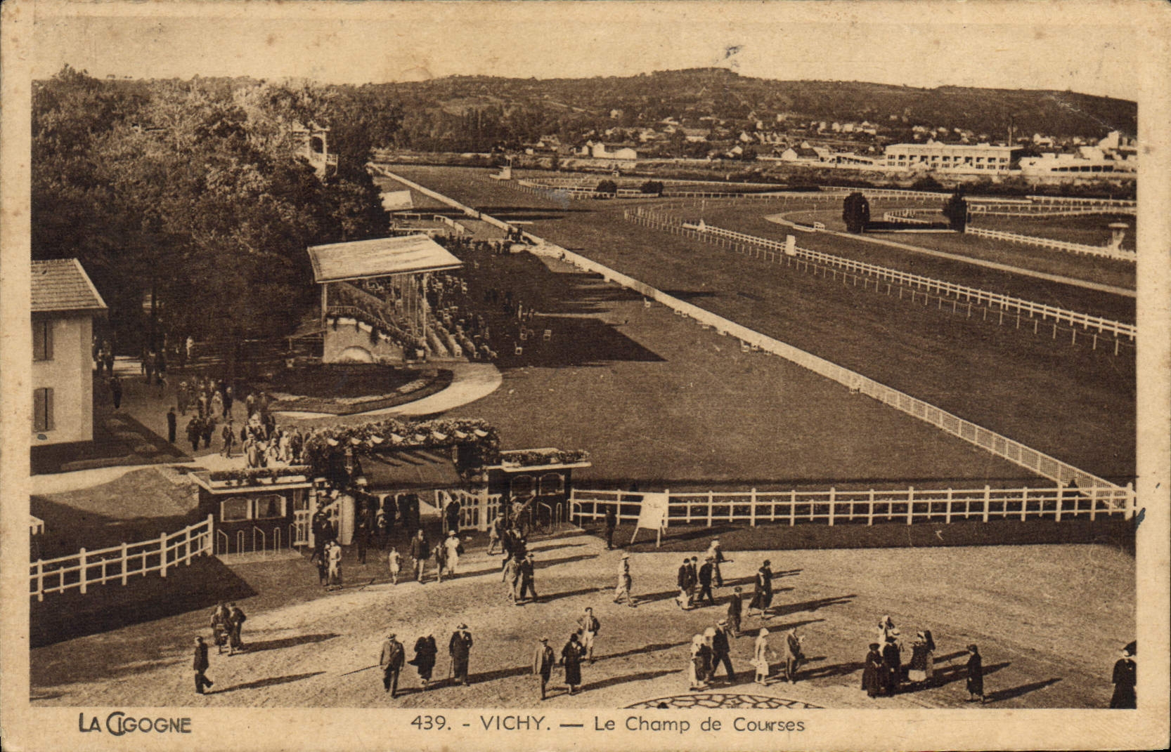 CPA Cheval Equitation Hippisme Vichy le champ de courses 