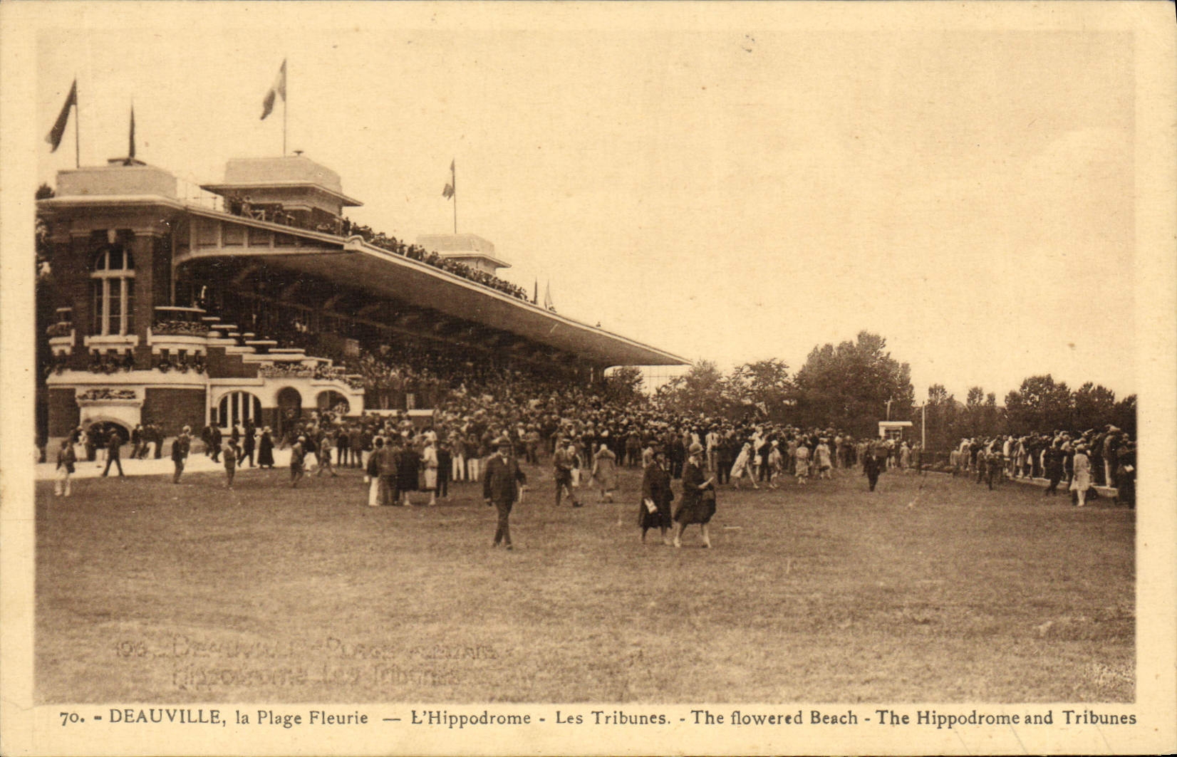 CPA Cheval Equitation Hippisme Deauville L'hippodrome Les tribunes