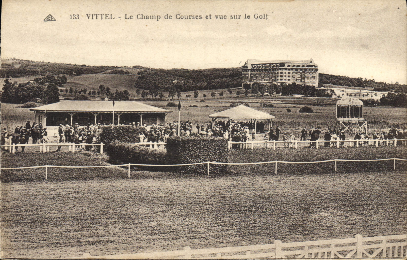 CPA Cheval Equitation Hippisme Vichy Le champ de courses et vue sur le golf 