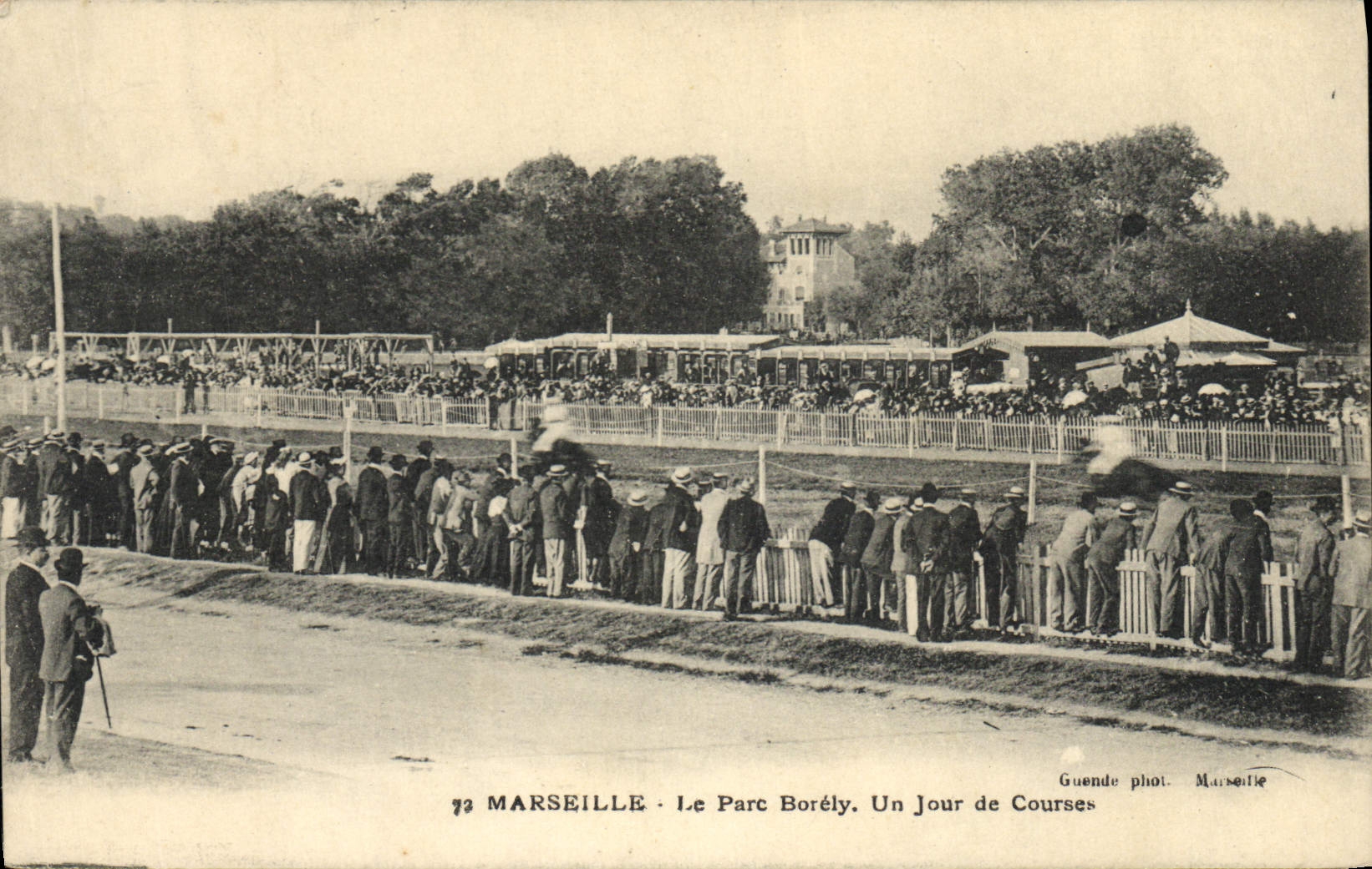Equitación Hippisme Marsella del caballo de la POSTAL de la VENDIMIA el CASQUILLO Borely un día de razas