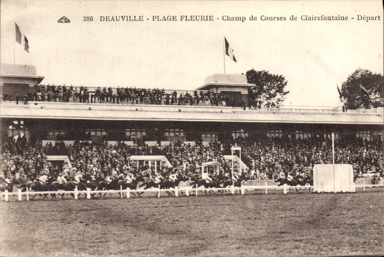 CPA Cheval Equitation Hippisme Deauville Champ de courses de Clairefontaine Depart 