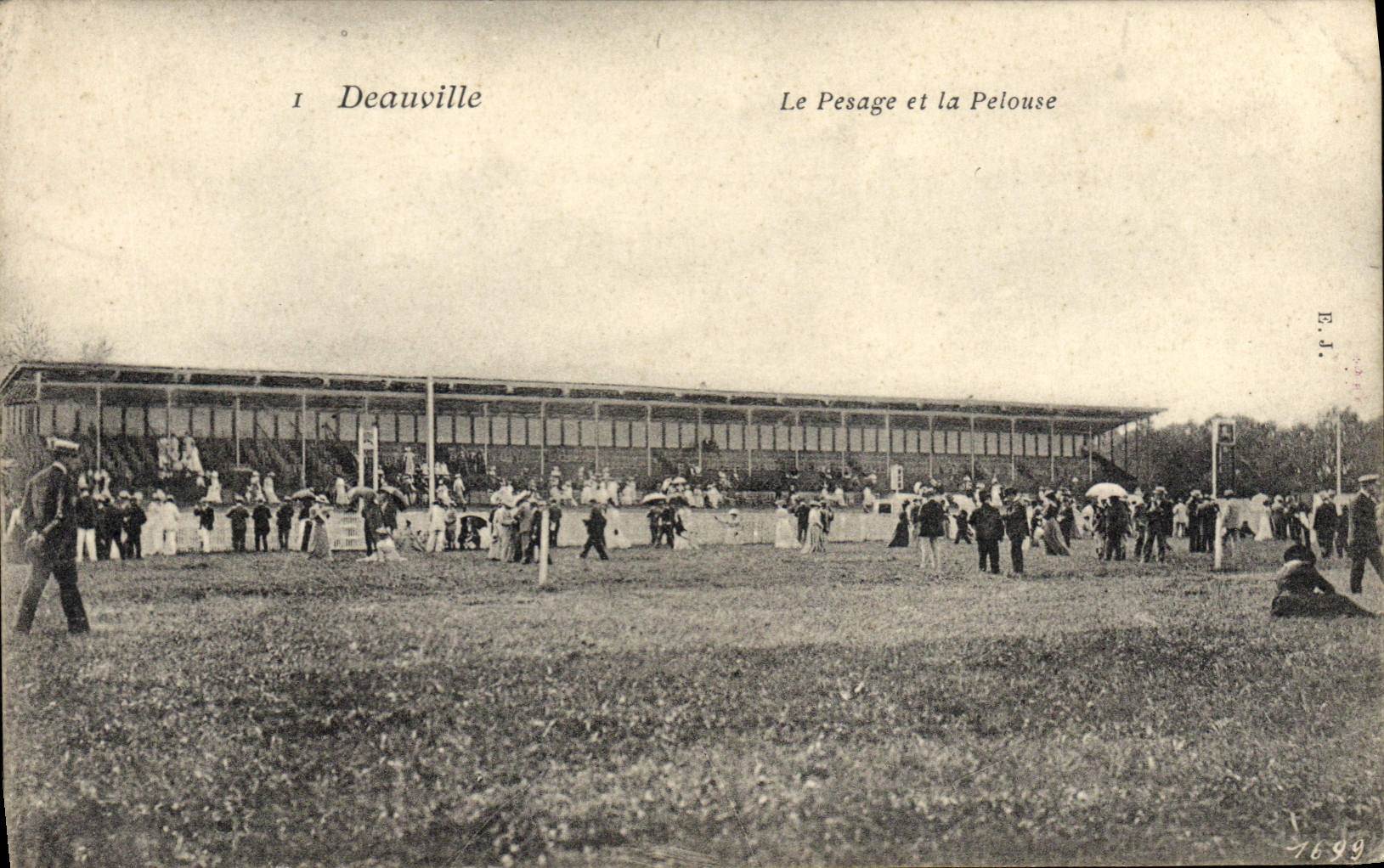 CPA Cheval Equitation Hippisme Deauville Le pesage et la pelouse