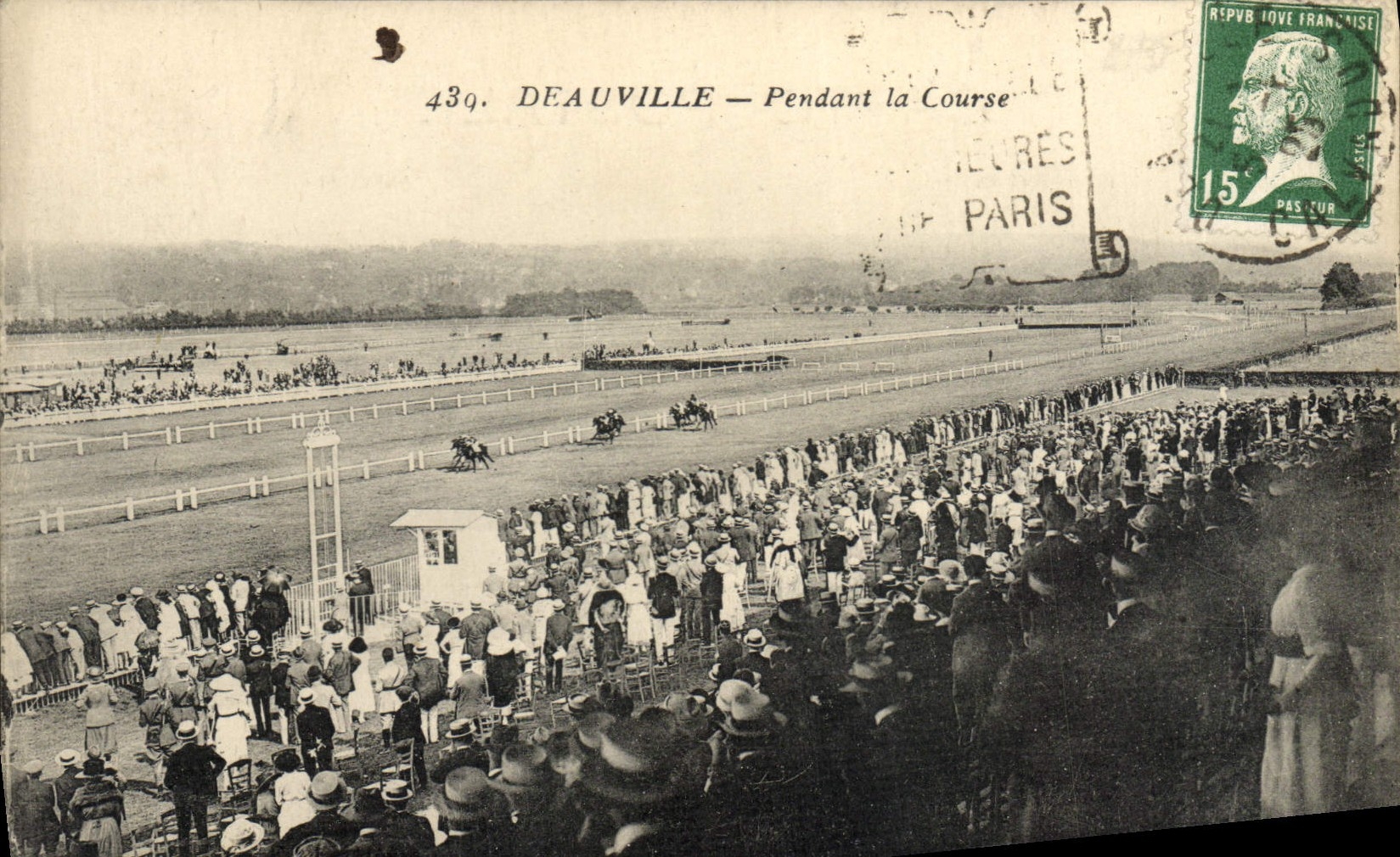 CPA Cheval Equitation Hippisme Deauville Pendant la course 