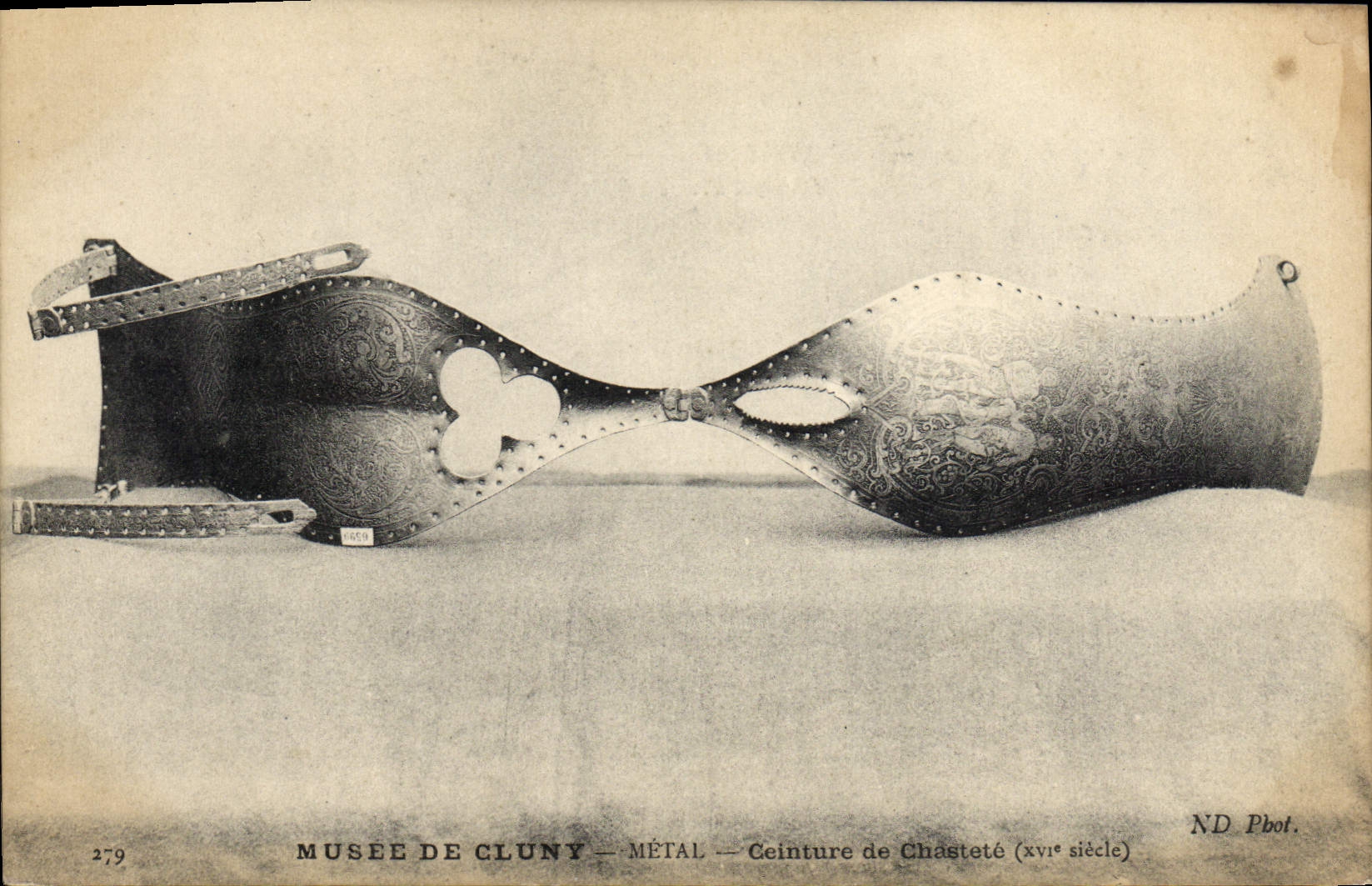 El museo erótico de NU Femme de la POSTAL de la VENDIMIA de Cluny París Metail rodea castidad