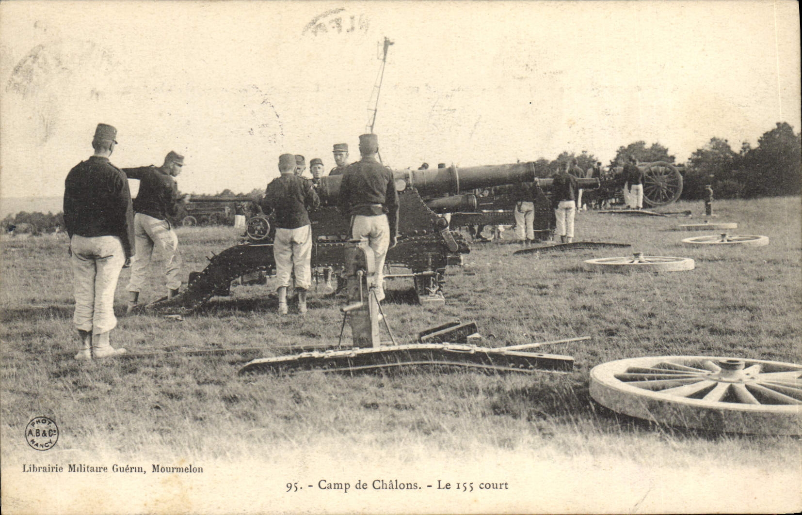 CPA Militaria Camp de Chalons le 155 court canon 