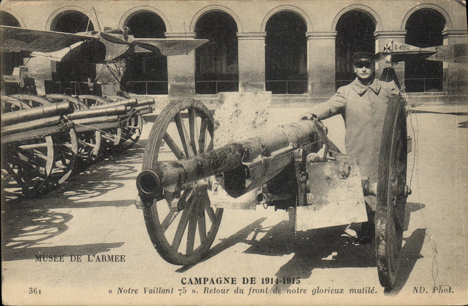 CPA Militaria Canon Notre vaillant 75 Retour du front de notre glorieux mutile Avion