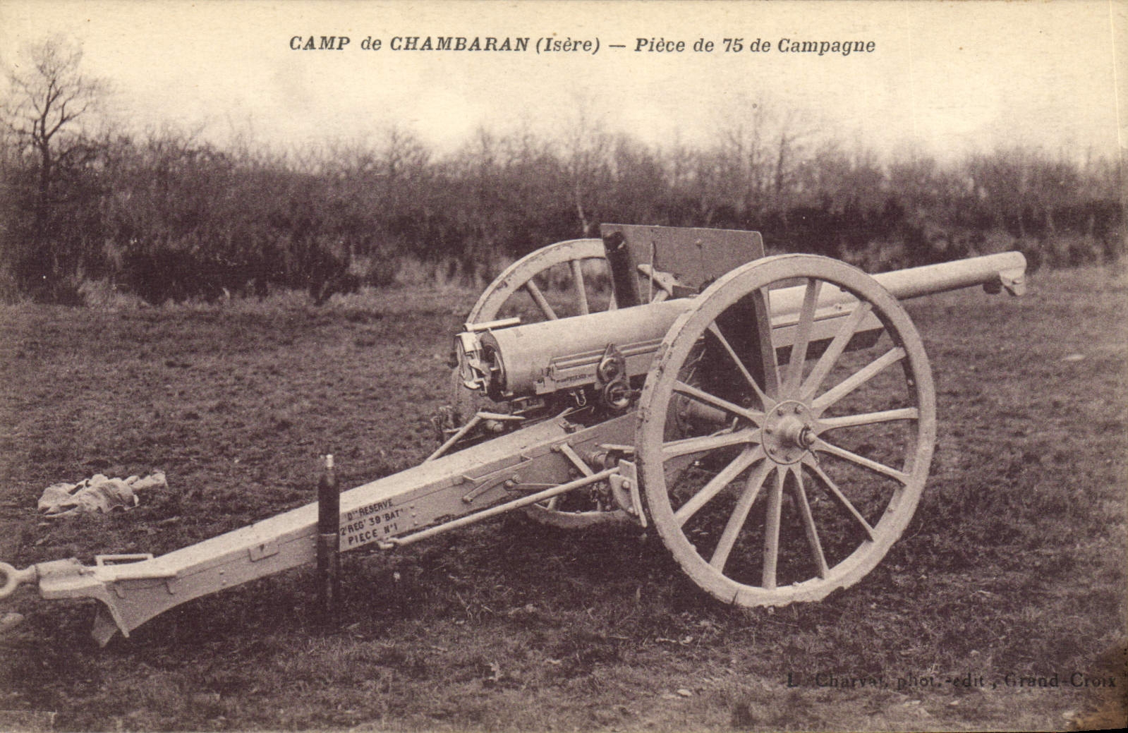 CPA Militaria Canon Camp de Chambaran Piece de 75 de campagne 