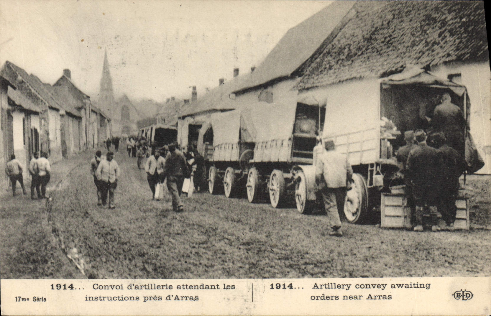 VINTAGE POSTCARD Militaria Convoy of artillery awaiting the instructions close to Arras