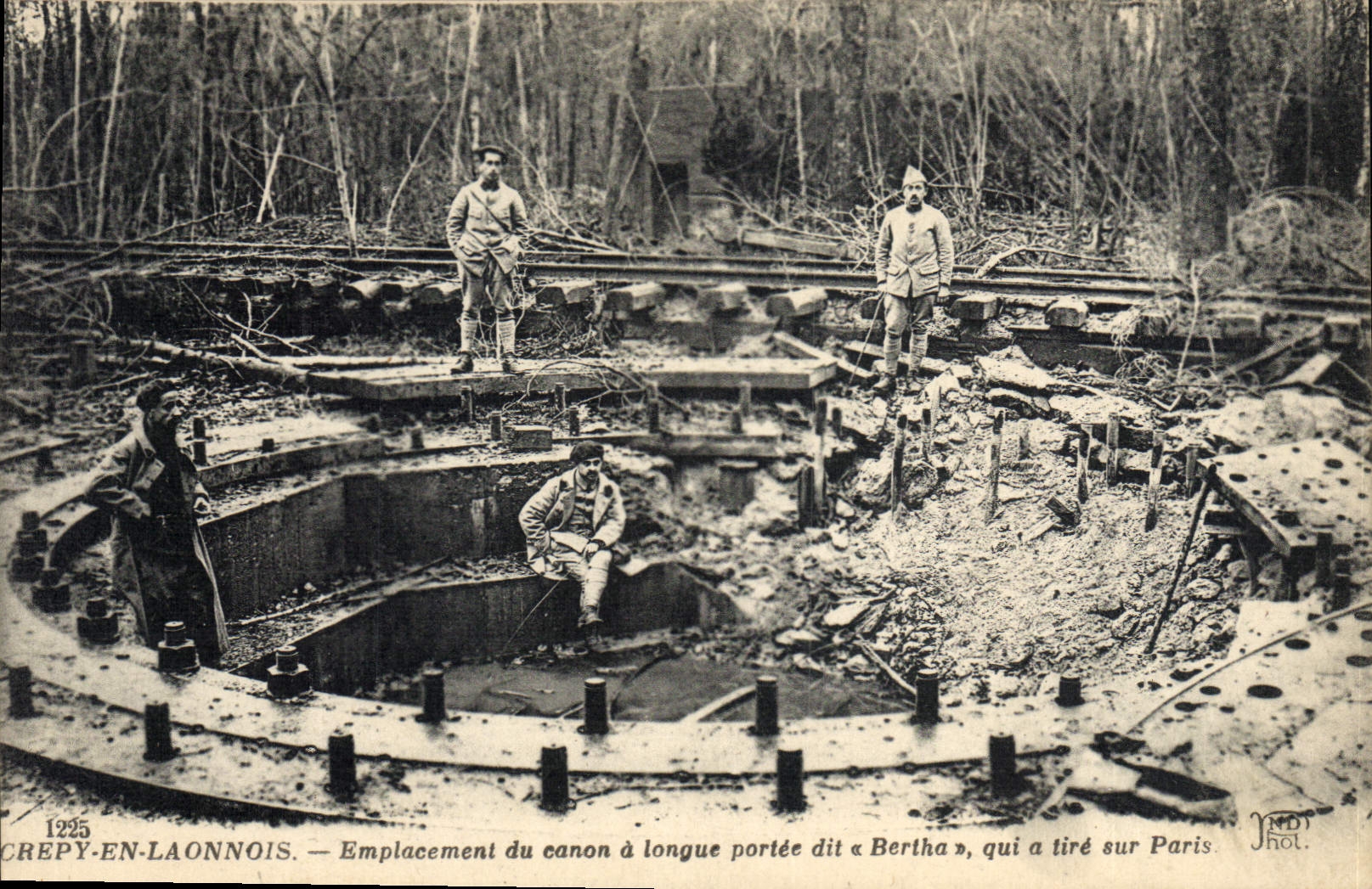 CPA Militaria Crepy en Laonnois Emplacement du canon a longue portee dit Bertha qui a tire sur Paris 
