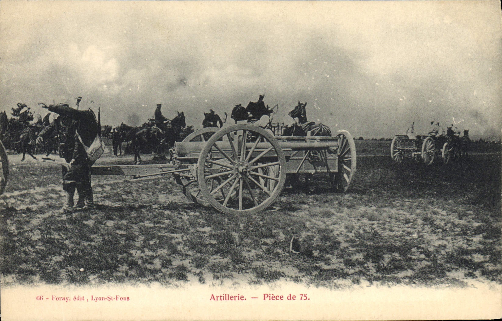 VINTAGE POSTCARD Militaria Artillery Part of 75