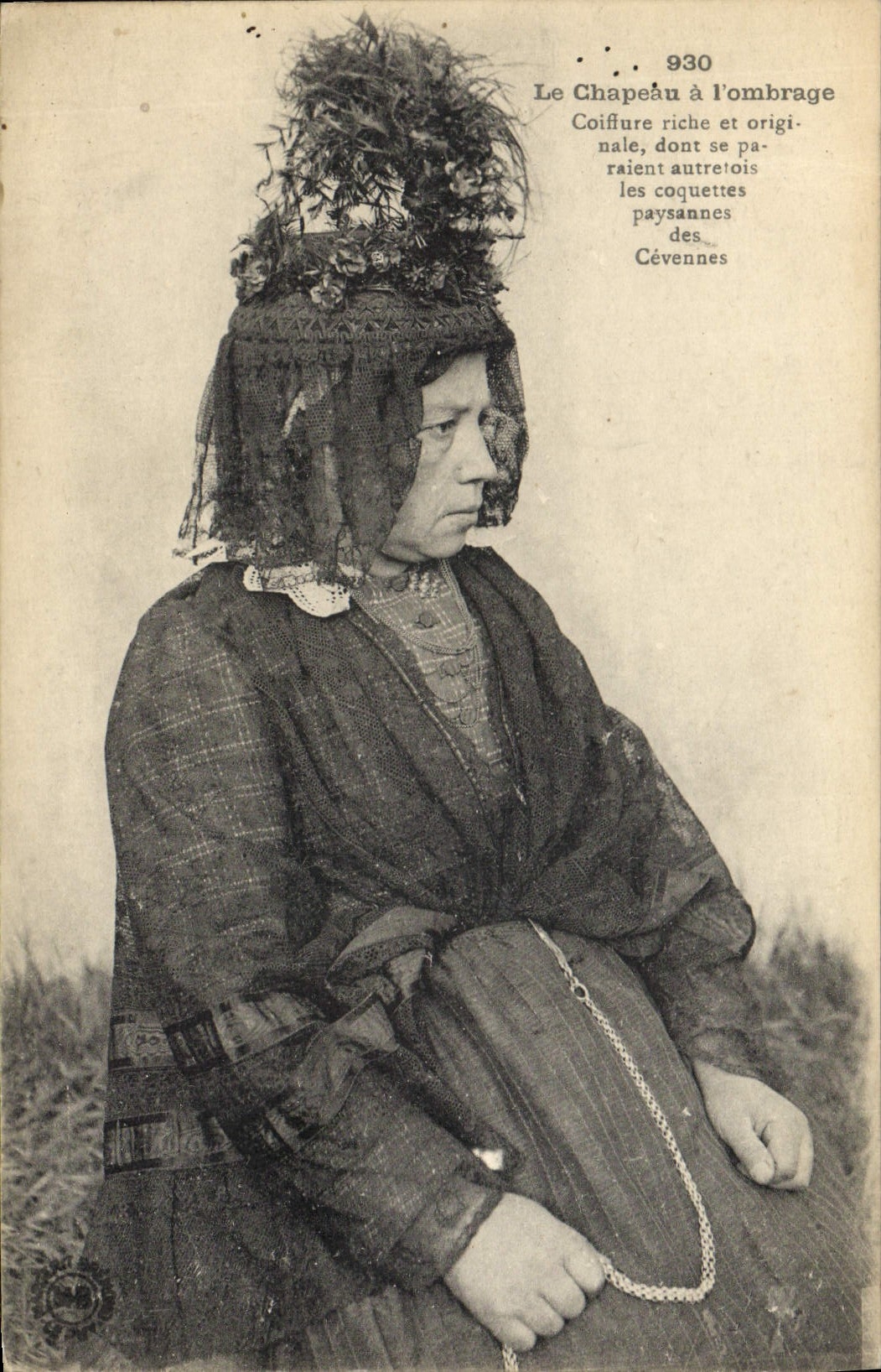 CPA Folklore Le Chapeau a l'ombrage Cevennes 