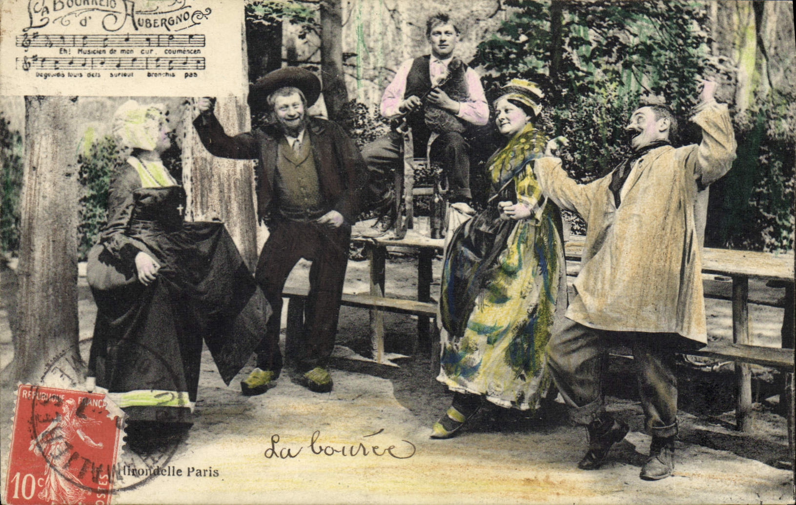 CPA Folklore Auvergne la bourre