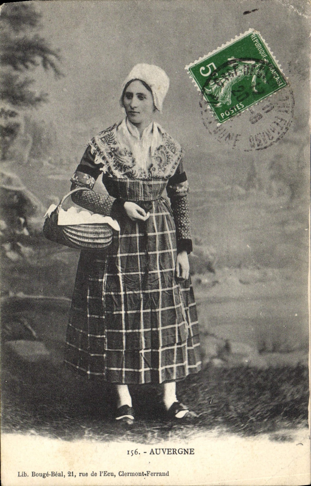 CPA Folklore Auvergne Femme