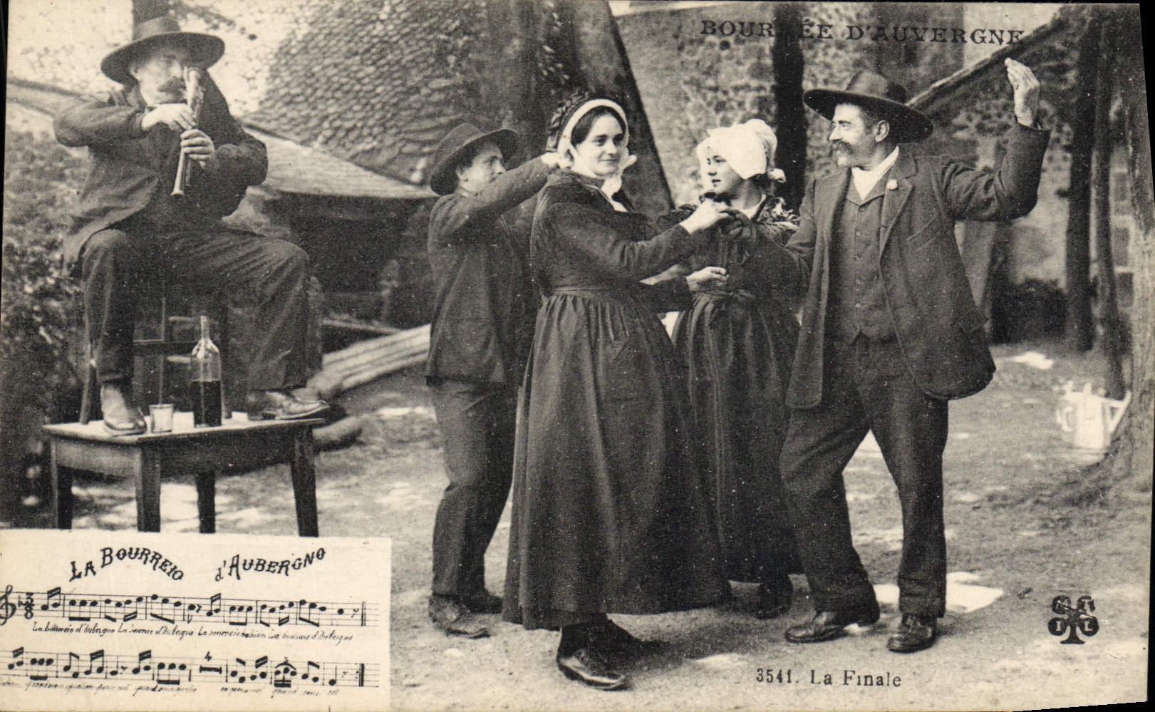 CPA Folklore Auvergne La bourree La finale