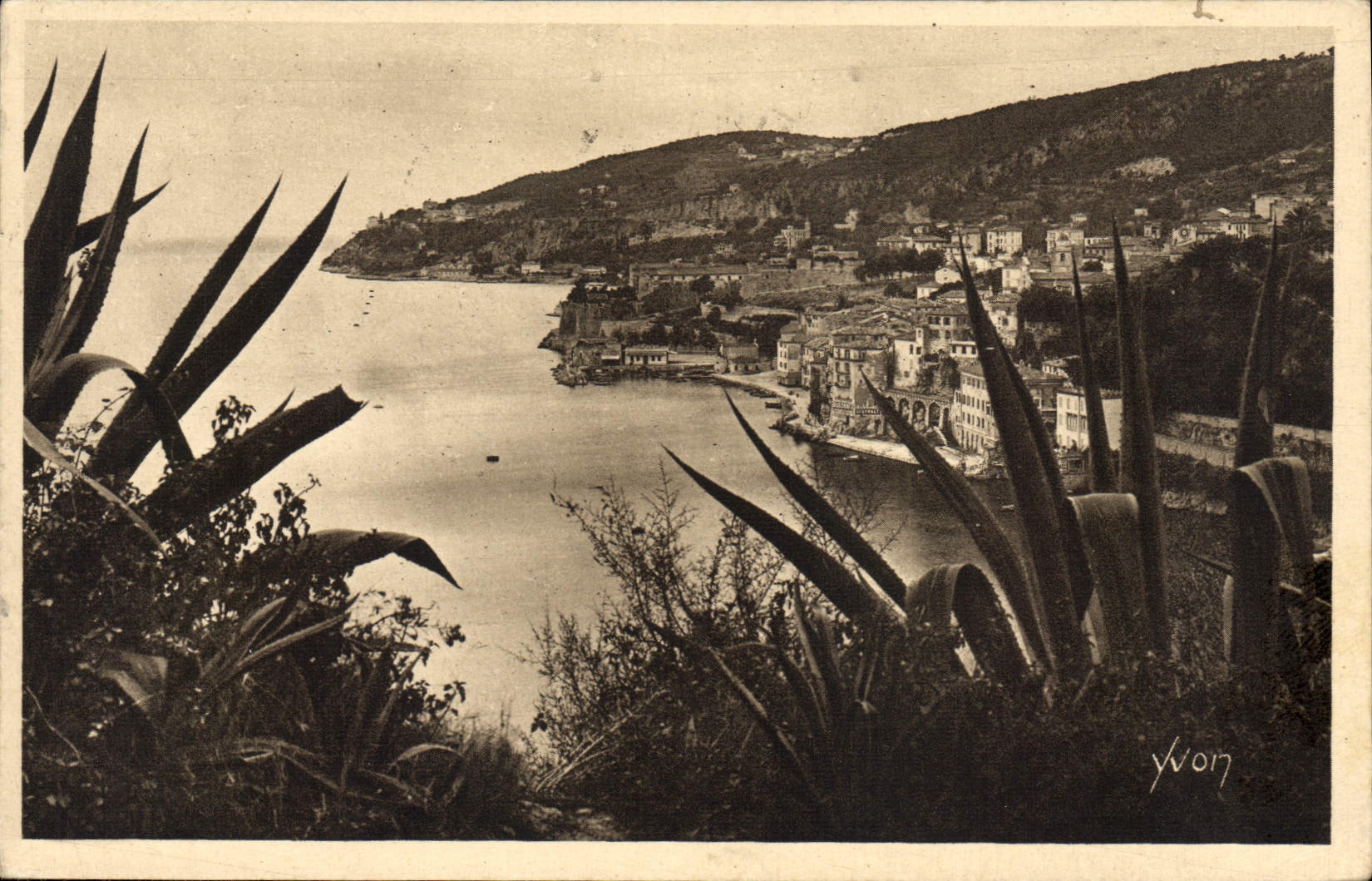 CPA Villefranche sur mer La ville vue de la corniche