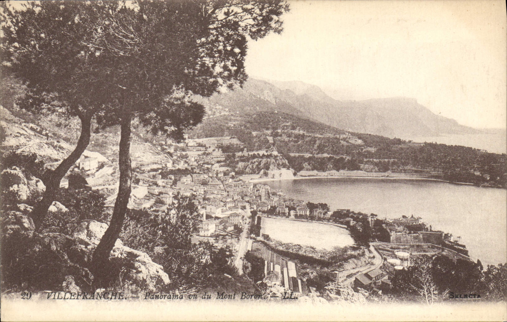 POSTAL Villefranche de la VENDIMIA en el panorama del mar visto del montaje del boro