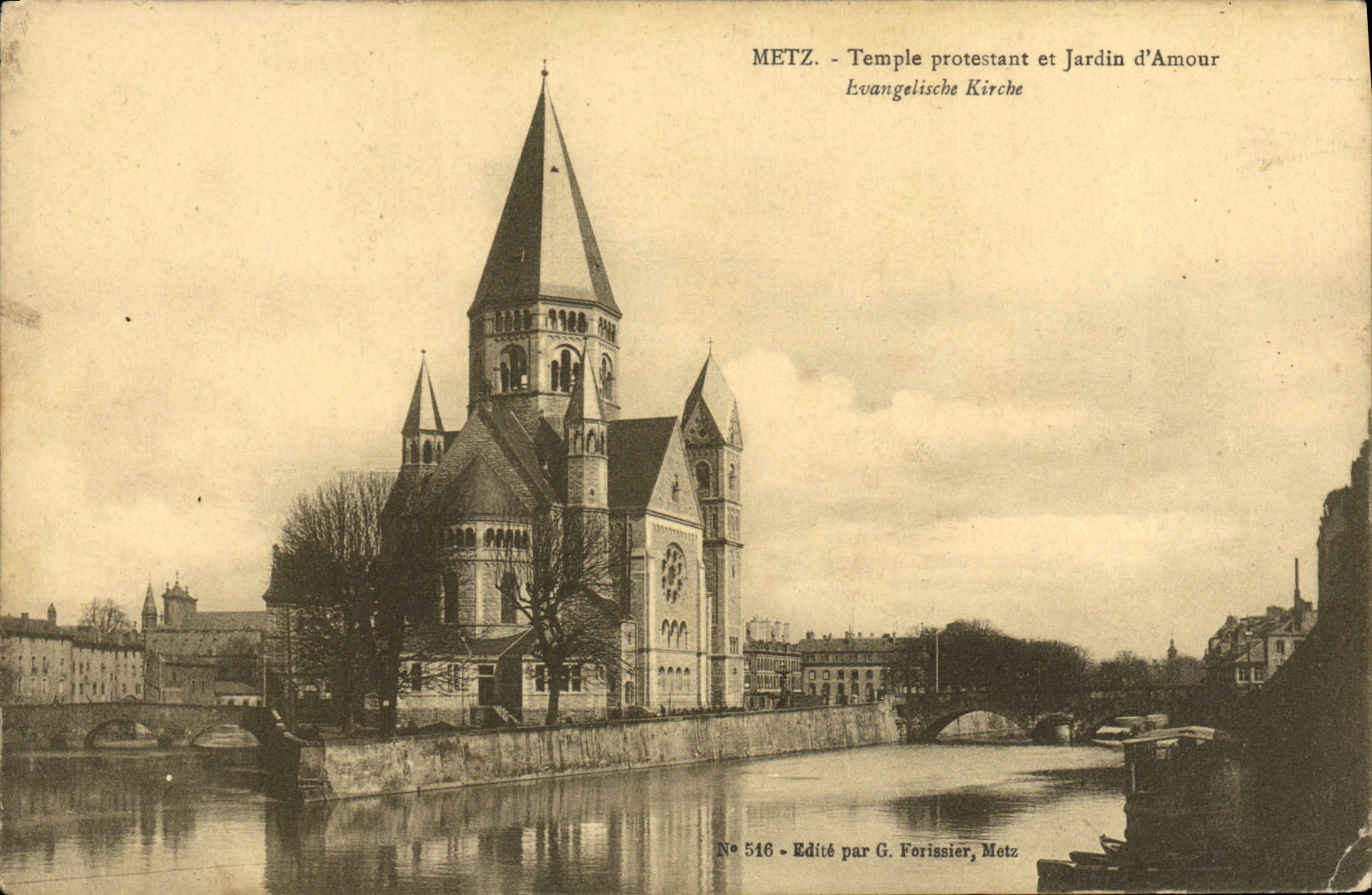 Templo de Metz del prostestante de la religión de la POSTAL de la VENDIMIA y jardín de protesta del amor