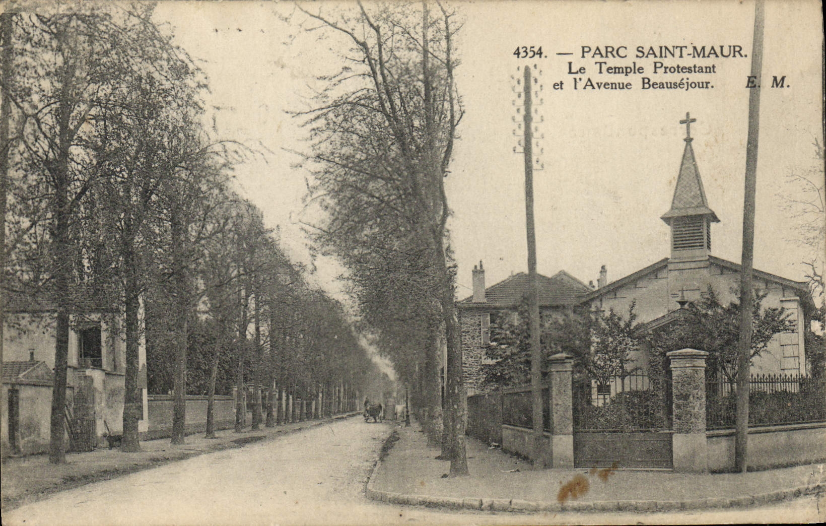 VINTAGE POSTCARD Religion prostestante Holy Park Maur Protestant Temple and the Beausejour avenue