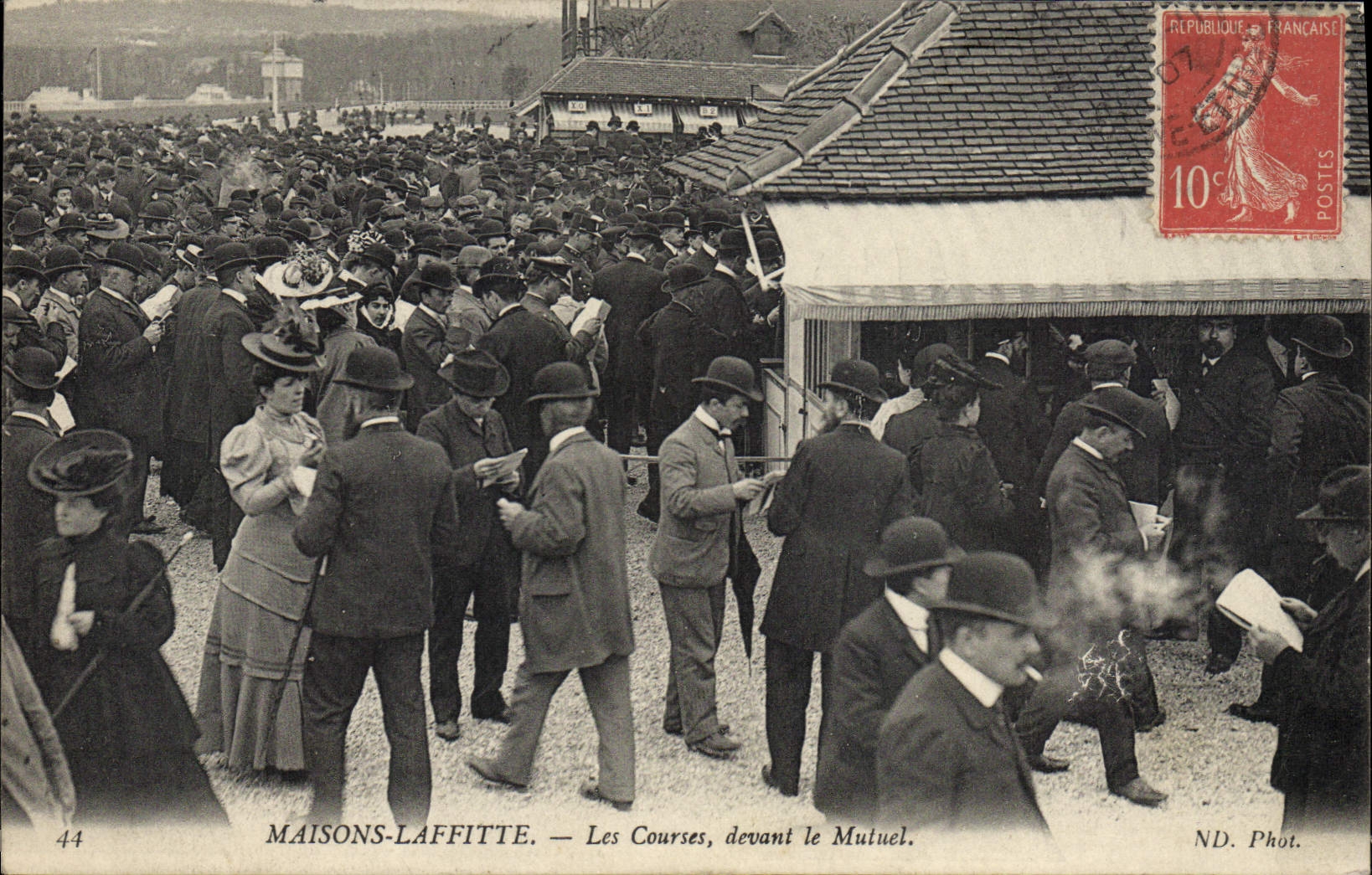 La equitación Hippisme Laffitte del caballo de la POSTAL de la VENDIMIA contiene las razas delante la mutua