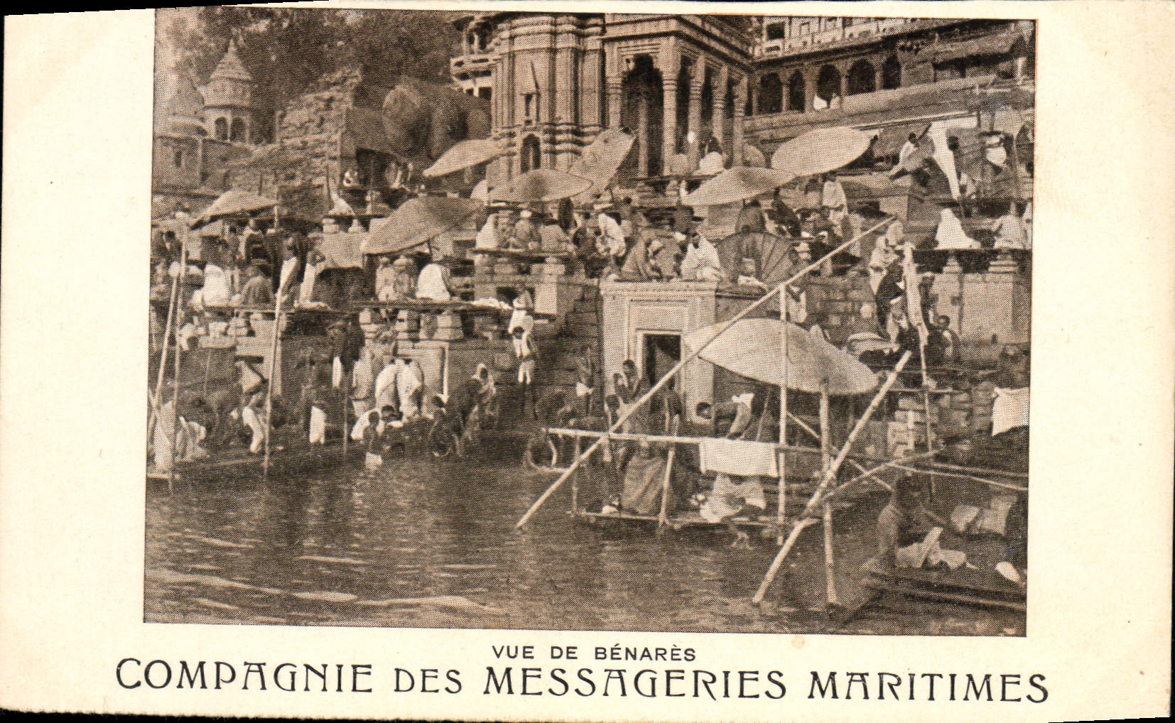 CPA Bateau Paquebot Compagnie des Messageries Maritimes Vue de Benares Inde
