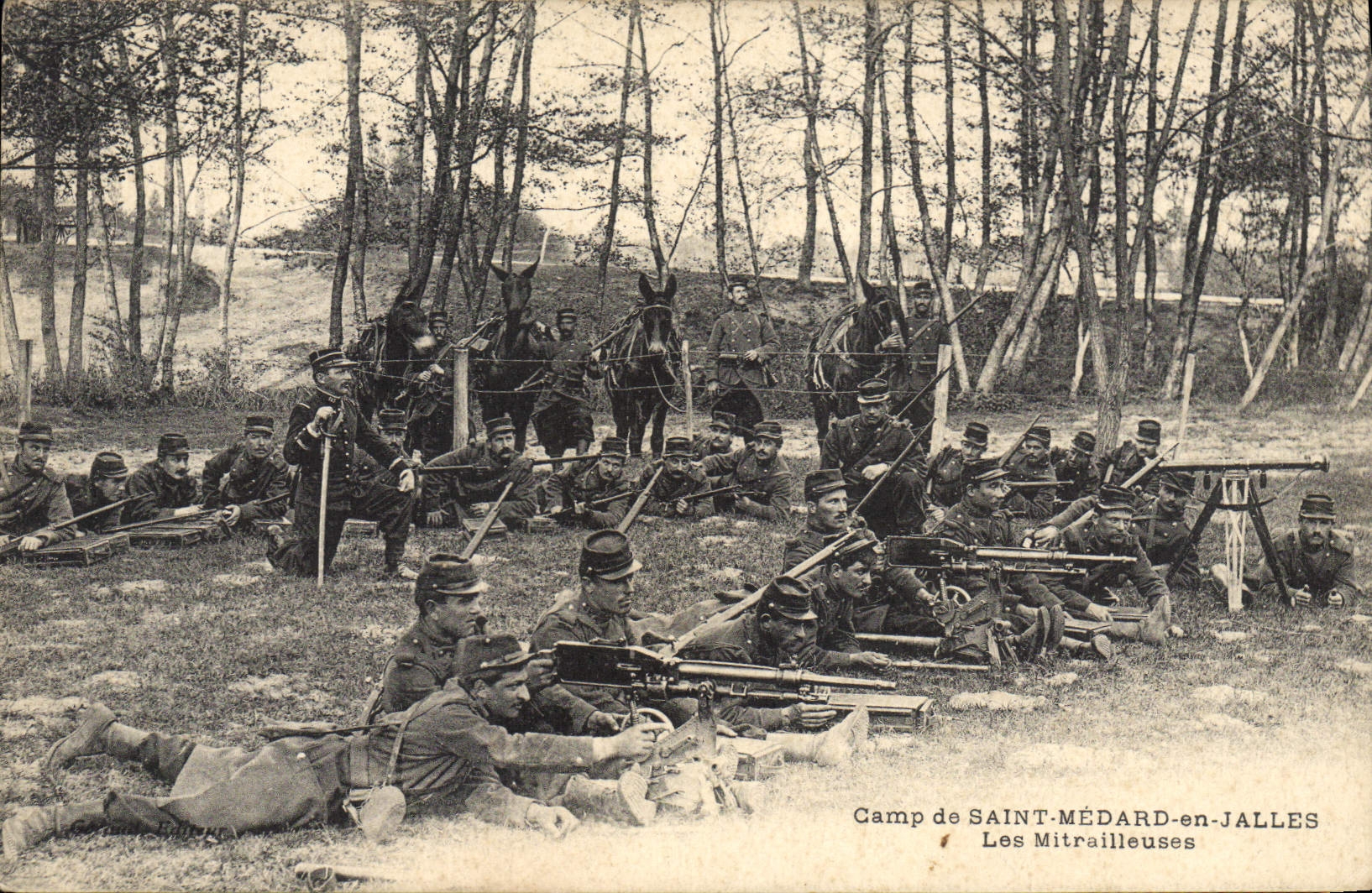 VINTAGE POSTCARD Militaria Camp of Medard in Jalles machine-guns