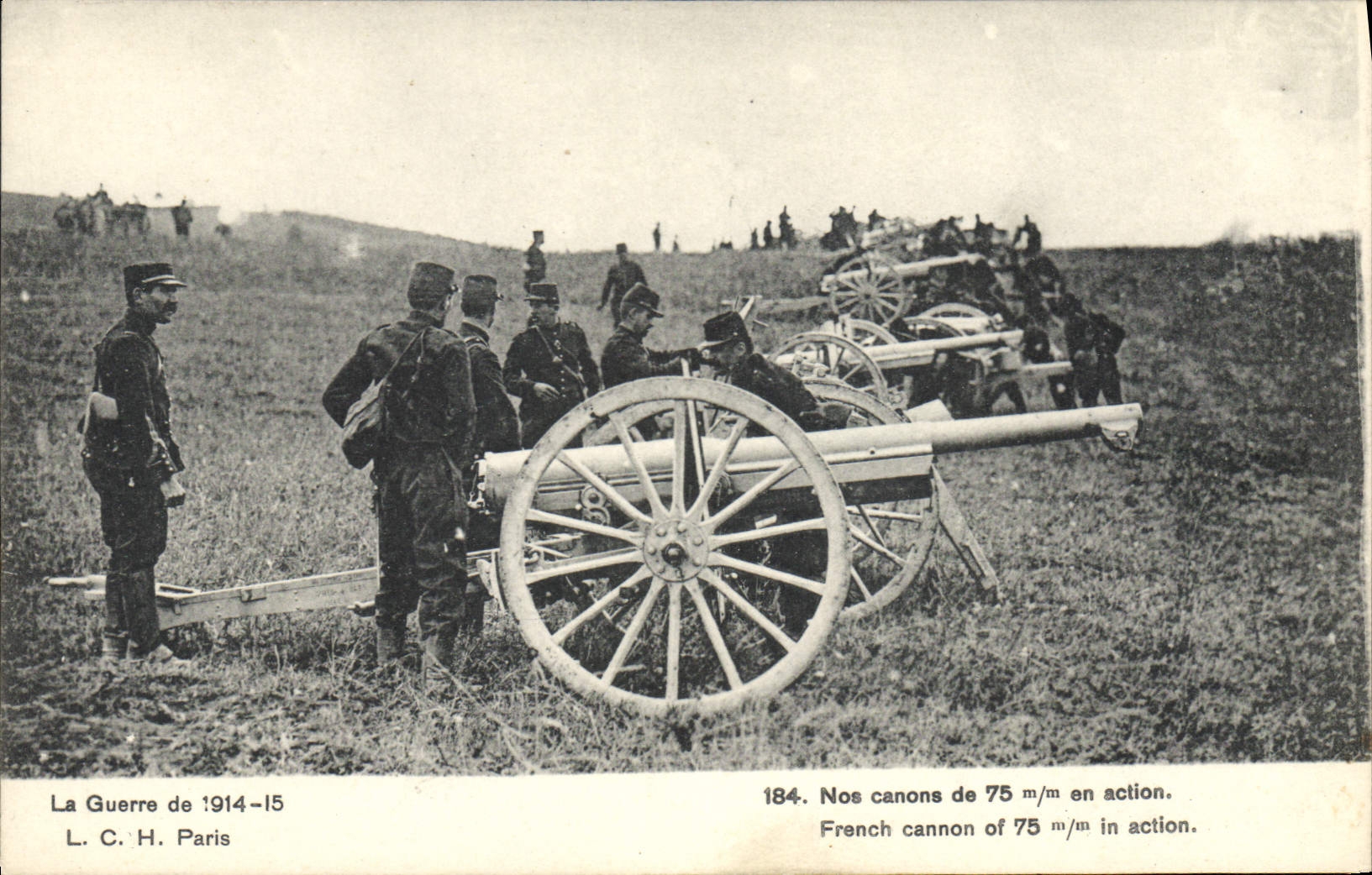 VINTAGE POSTCARD Militaria Our guns of 75mm in action