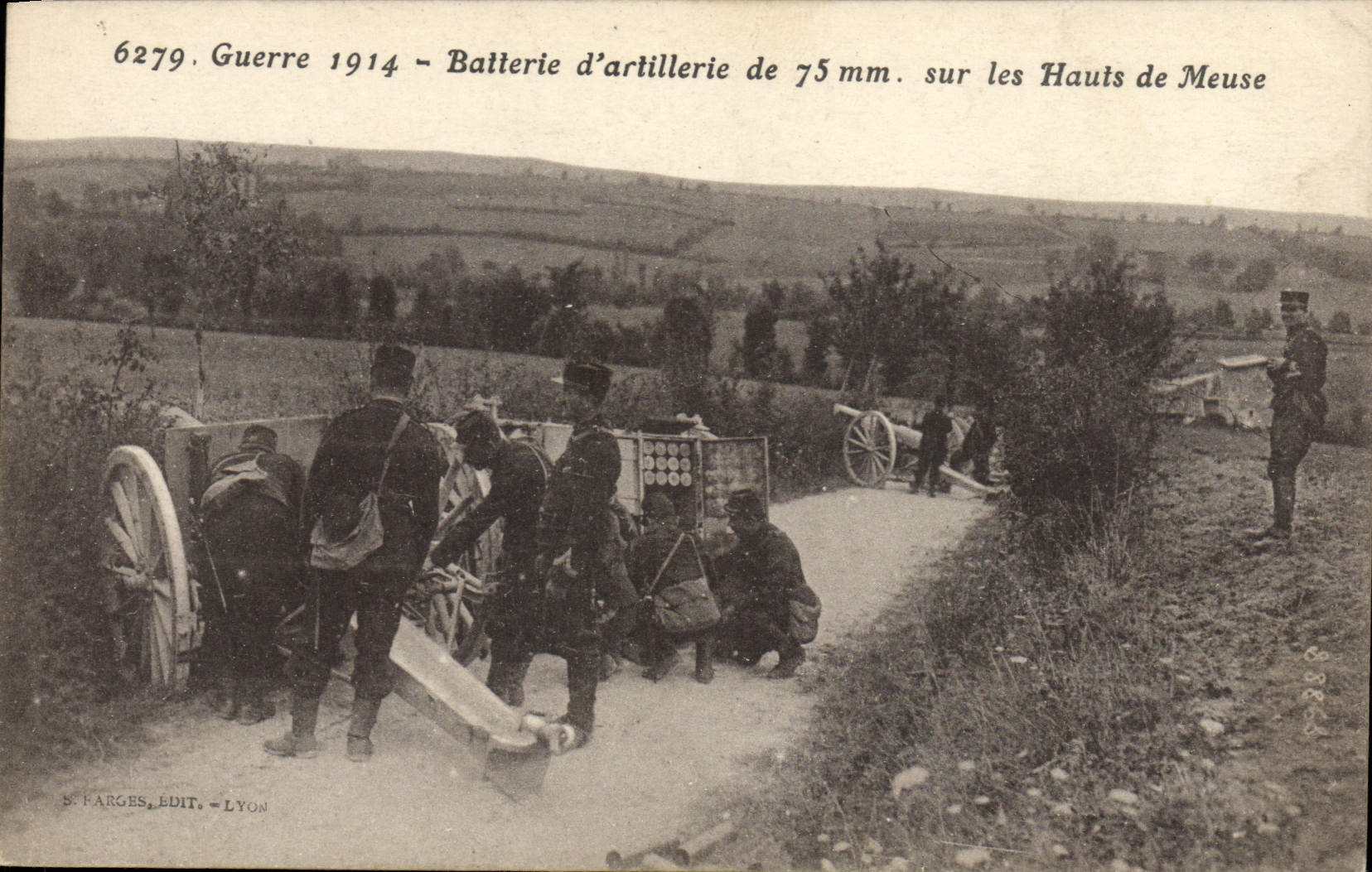 VINTAGE POSTCARD Militaria Battery of artillery of 75 mm on the tops of Meuse