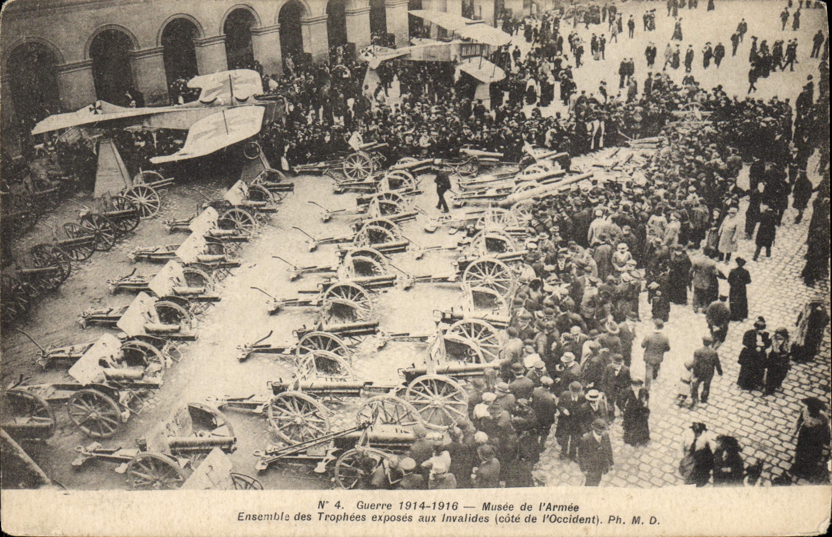 VINTAGE POSTCARD Militaria Musee of the Ensemble army of the trophies expose to the Invalids Plane