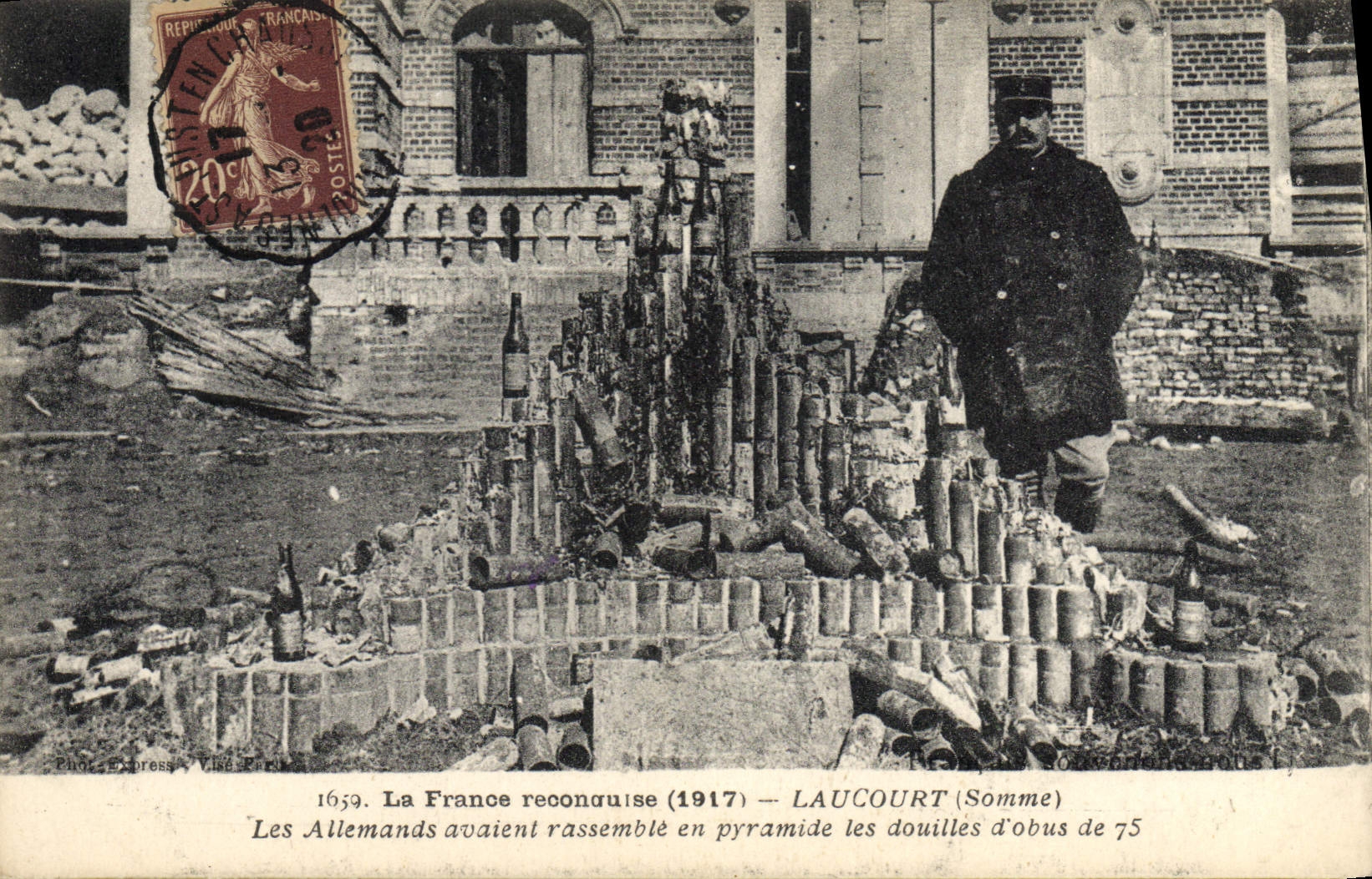 VINTAGE POSTCARD Militaria Laucourt German had gathers in pyramid the casings of shell of 75