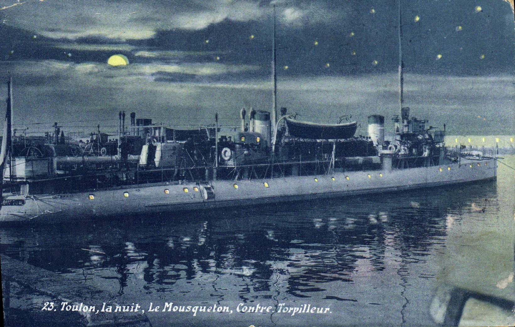 VINTAGE POSTCARD Toulon the night the Snap hook Against destroyer Boat
