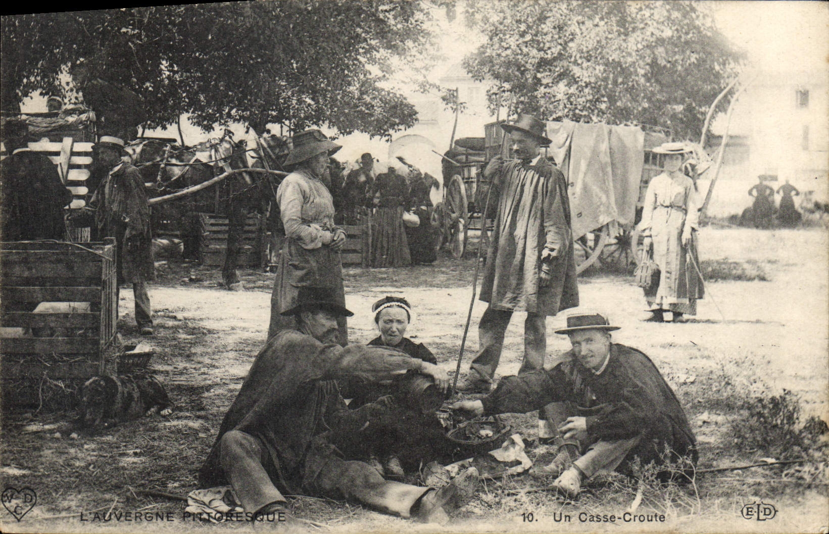 CPA Auvergne Un Casse Croute TOP