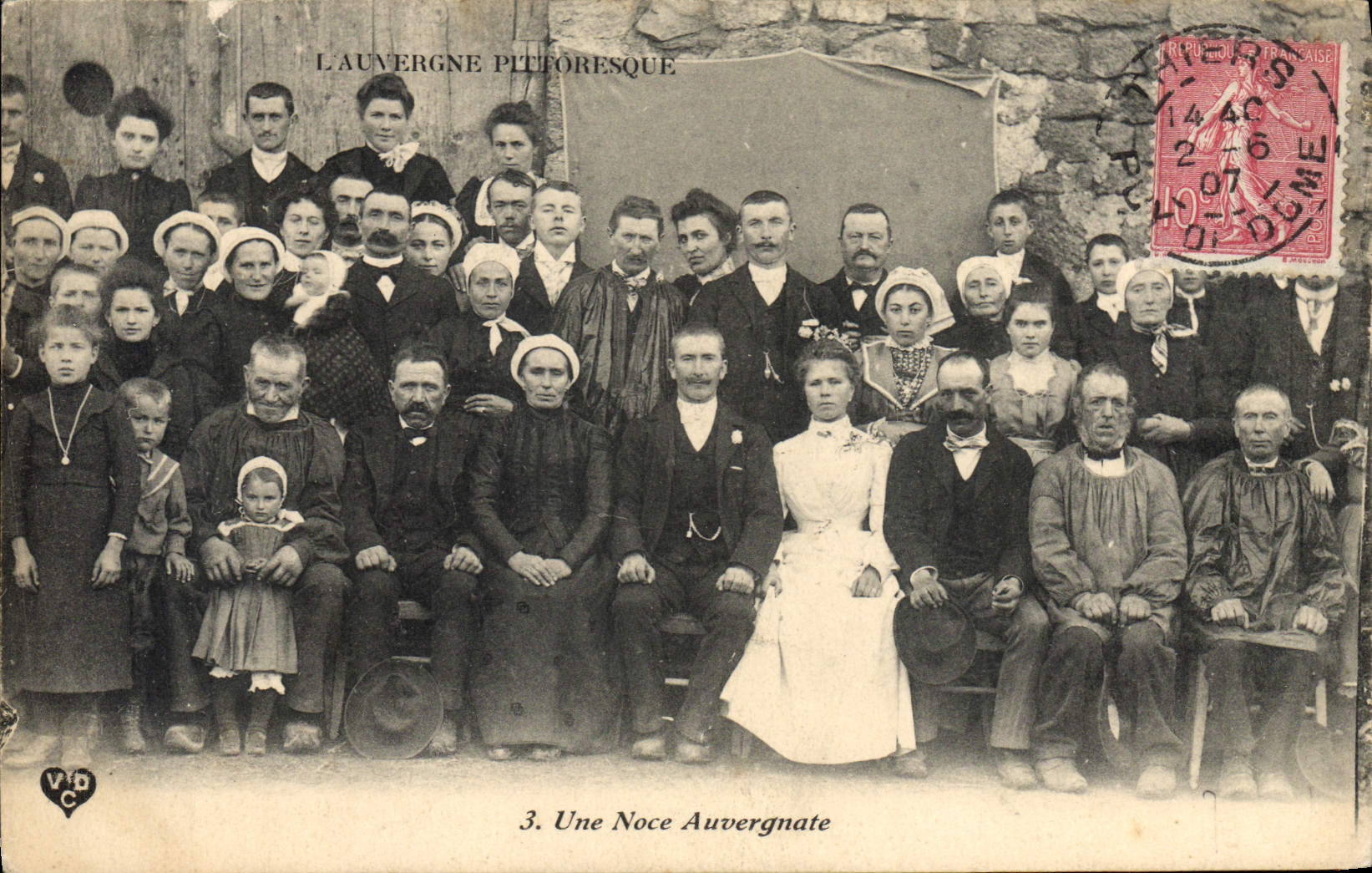 CPA Une noce auvergnate Auvergne Folklore