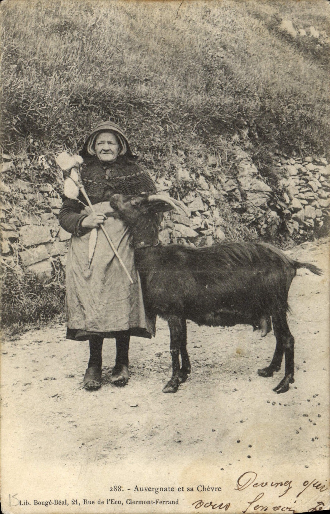 CPA Auvergnate et sa chevre Folklore TOP