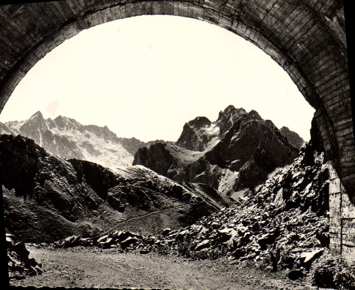 MODERN CARD Bareges the Road Of Tourmalet Peak Of the South to the first tunnel