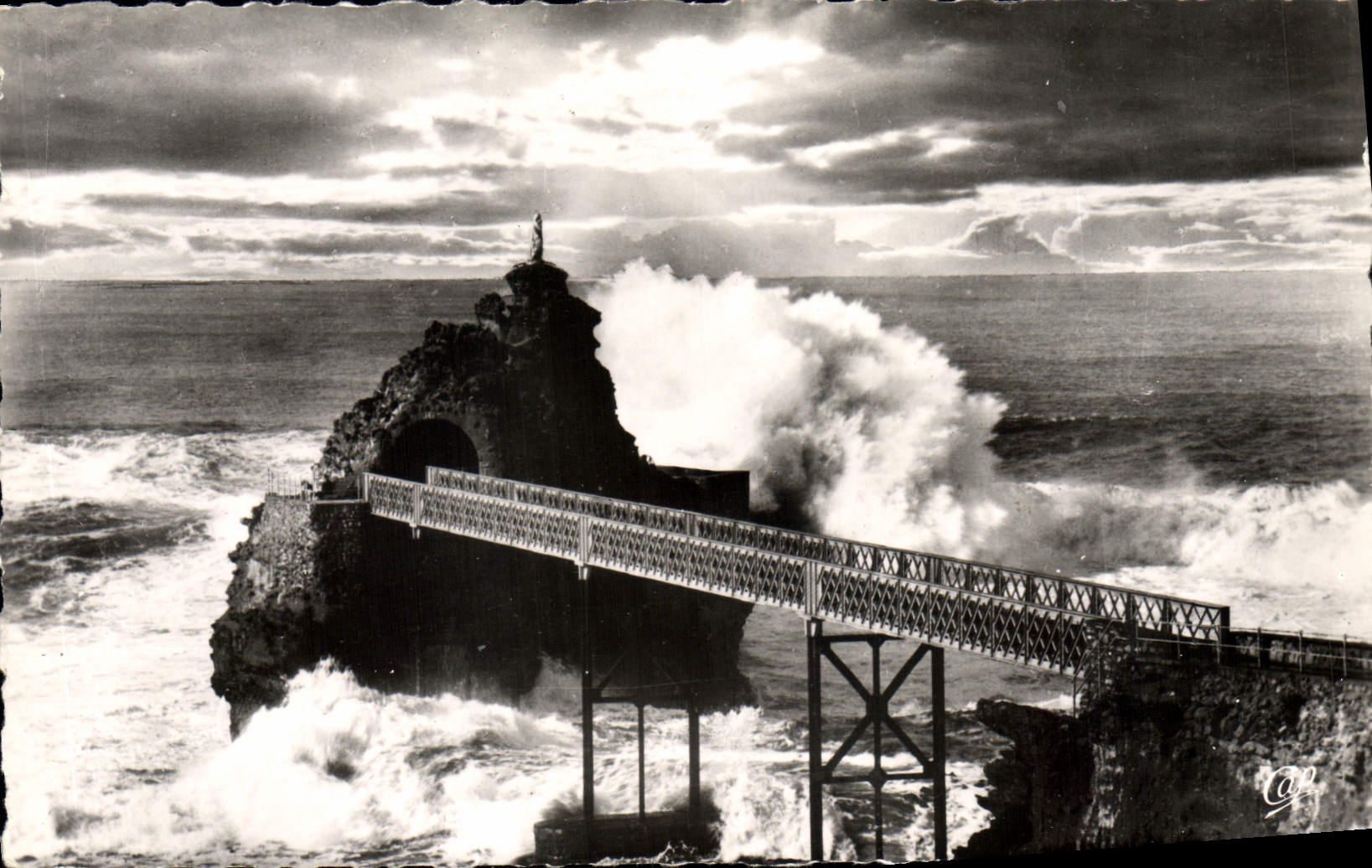CPM Biarritz Tempete Au Rocher De La Vierge
