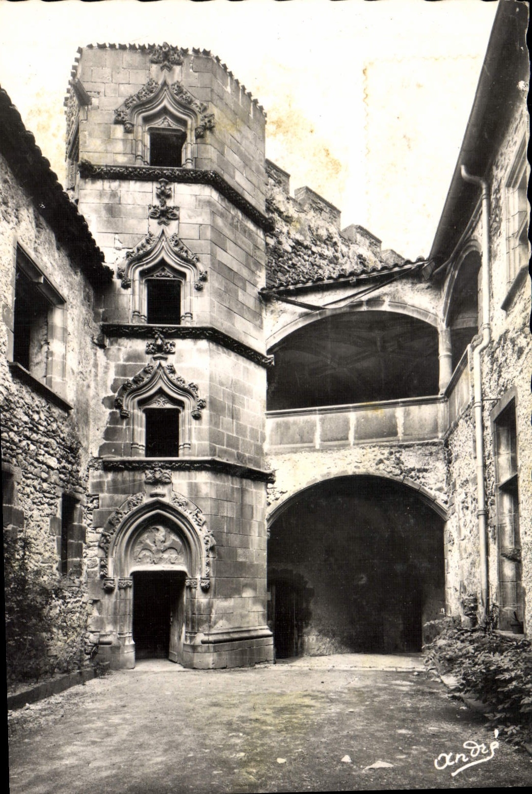 MODERN CARD Beiles French Provinces Castle De Tournoel the staircase Renaissance