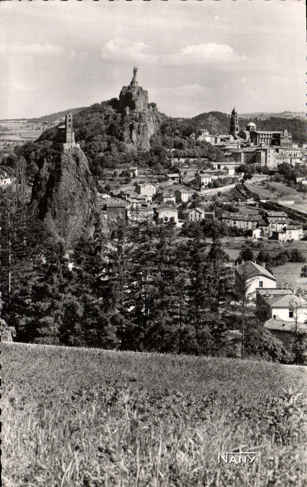 CPM Le Puy Vue Generale Avec Les Trois Rochers