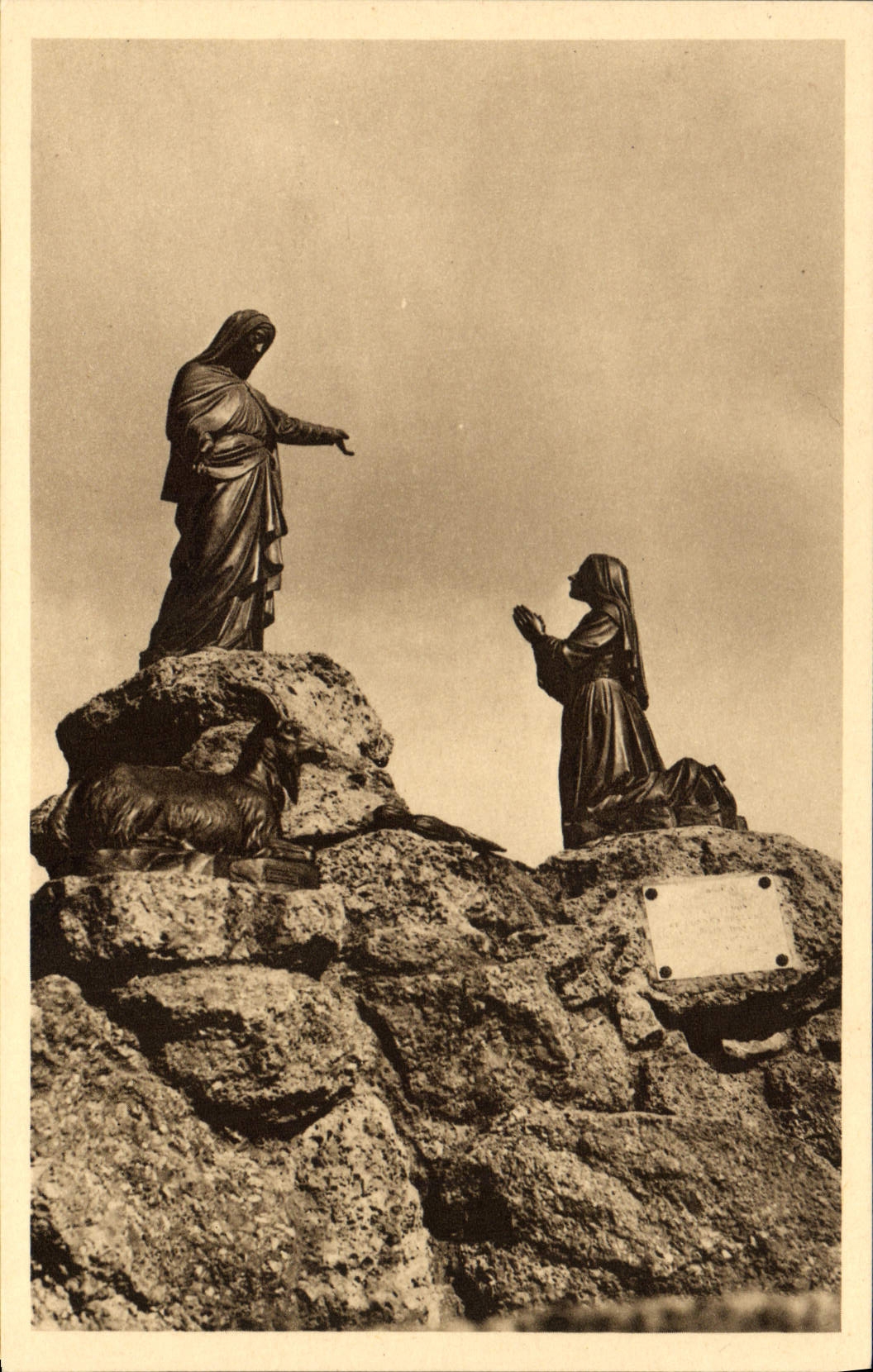 CPM Notre Dame Du Laus Monument De Pindreau