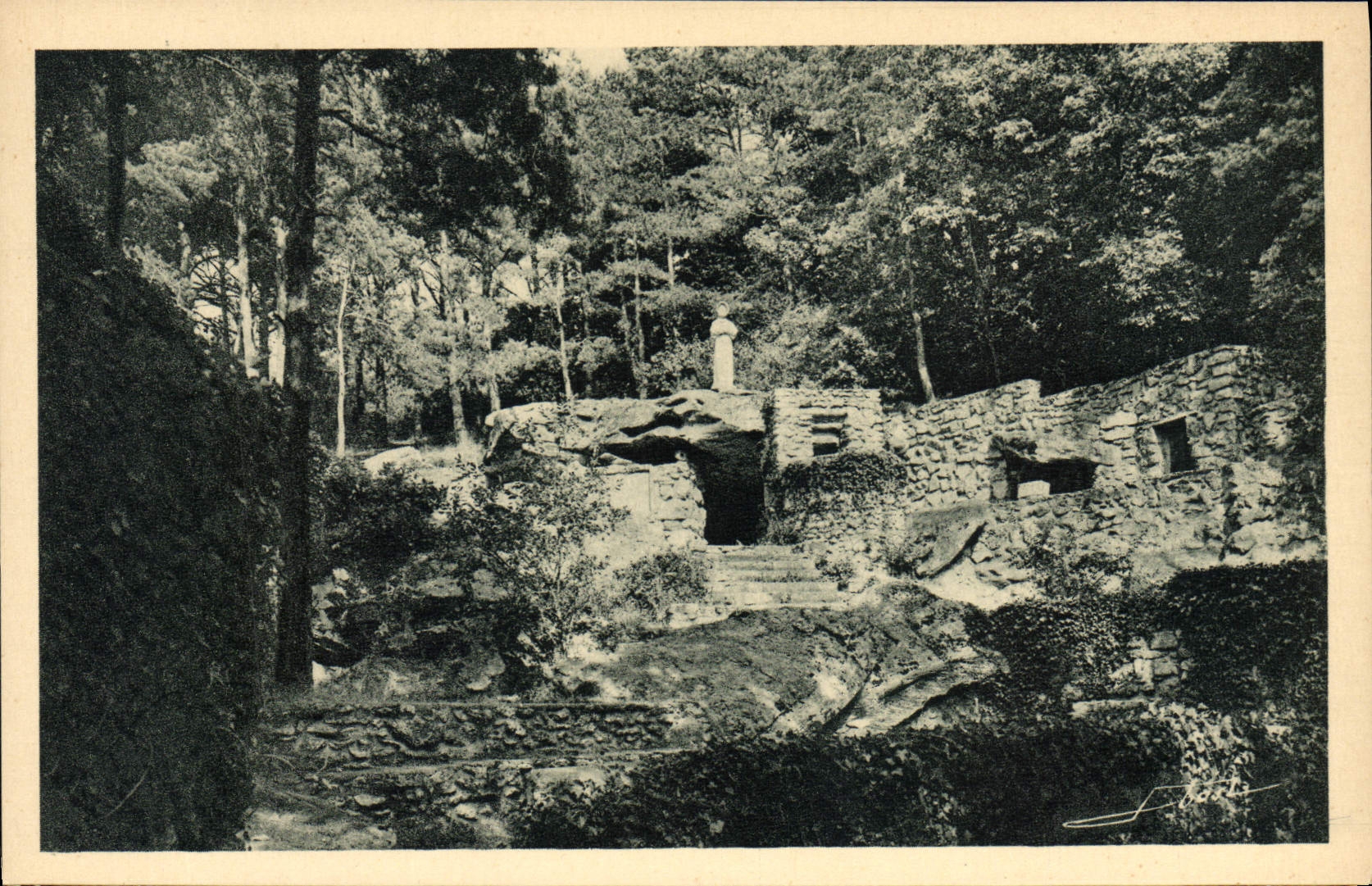 VINTAGE POSTCARD Scout Jamboree Scouting the hearth of peace Inn of Gold Boissy Ear the River Surroundings of the inn