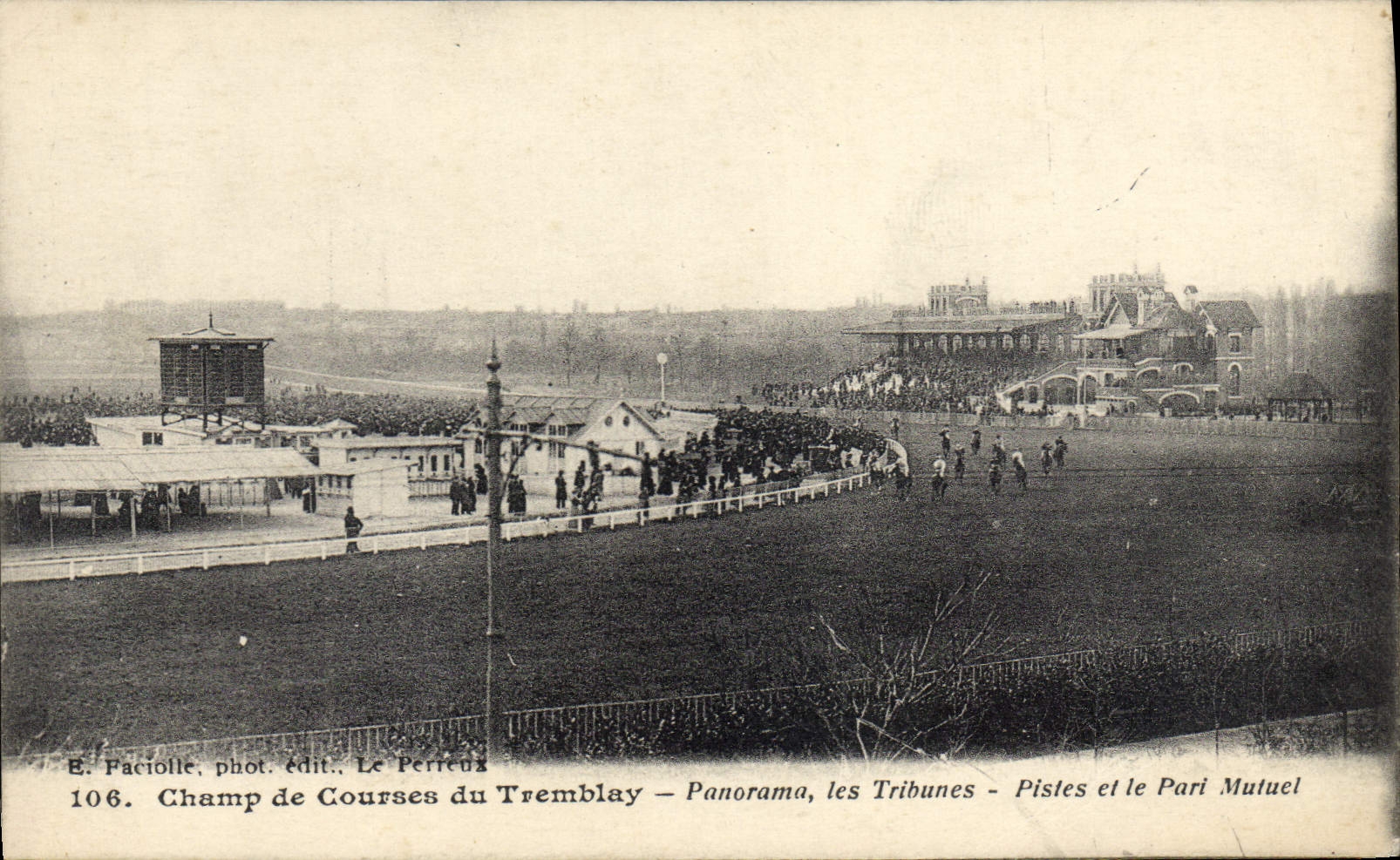 Hipódromo de Hippisme de la equitación del caballo de la POSTAL de la VENDIMIA de las plataformas del panorama de Tremblay