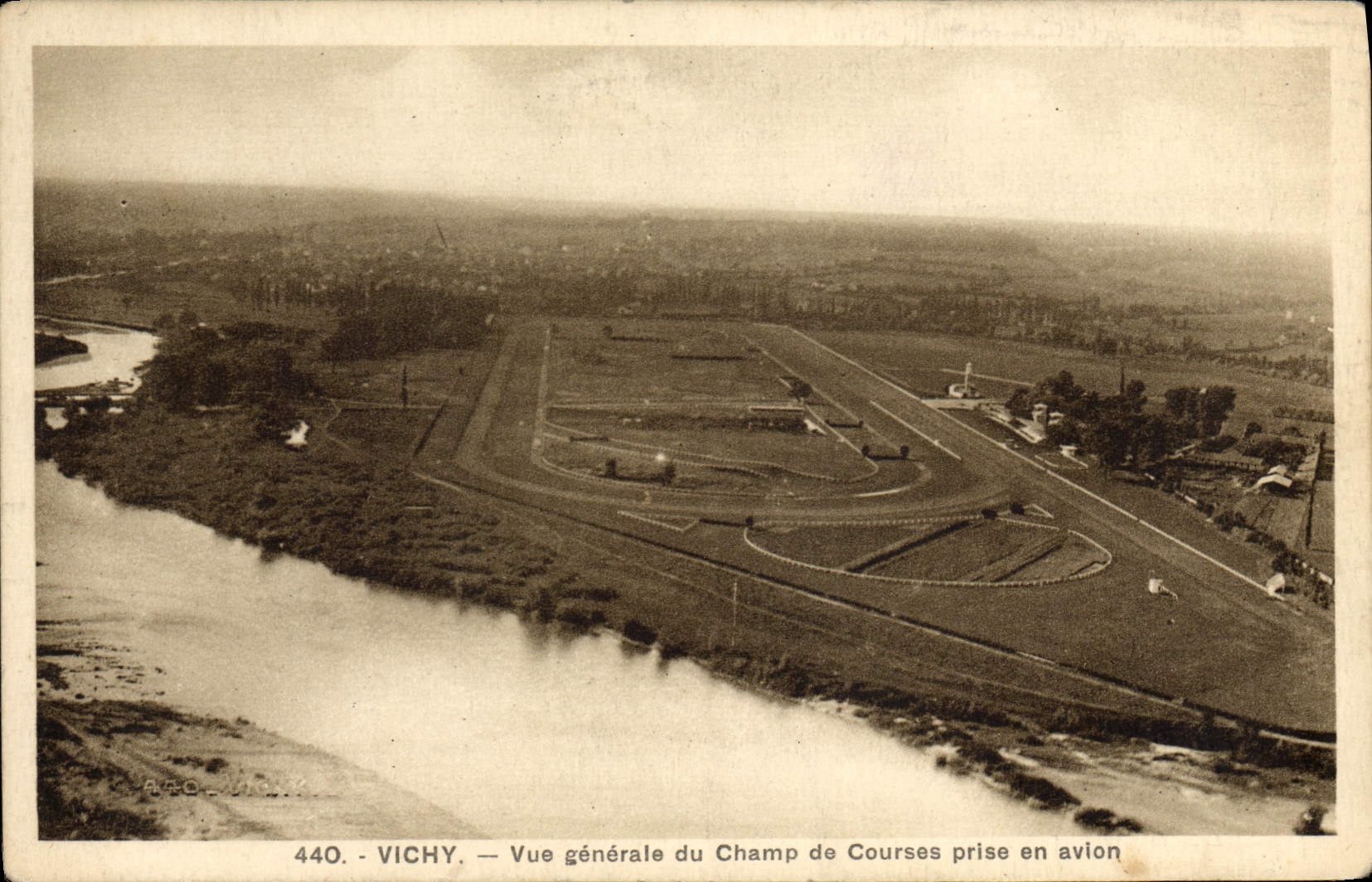 CPA Cheval Equitation Hippisme Vichy Vue generale du champ de courses prise en avion