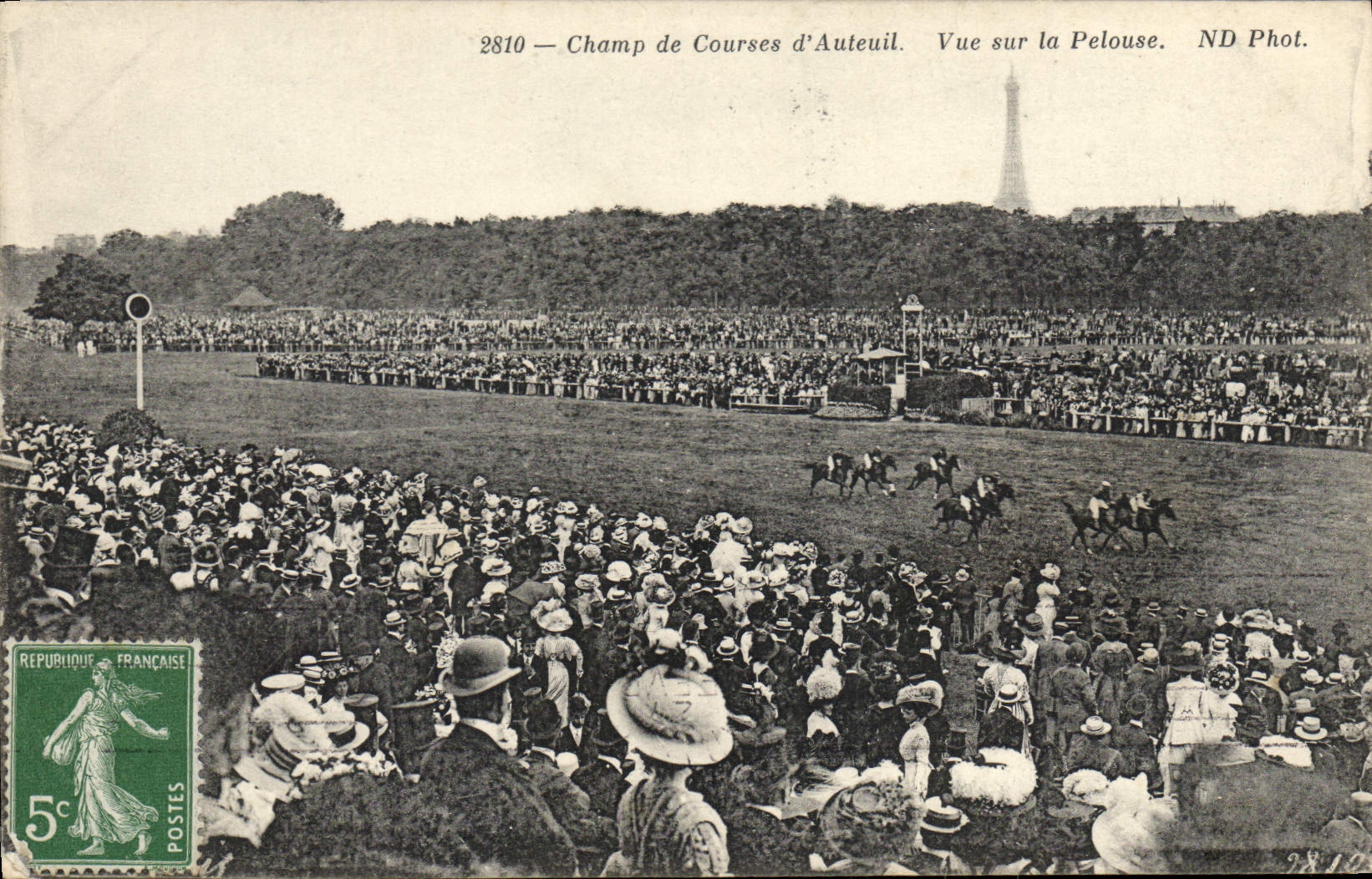CPA Cheval Equitation Hippisme Champ de courses d'Auteuil Vue sur la pelouse