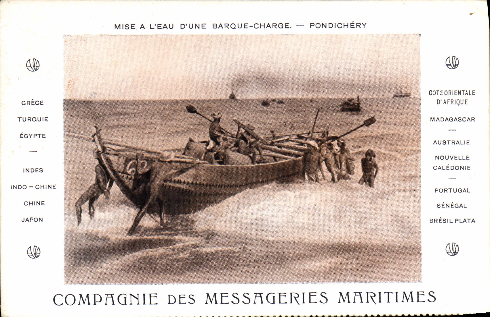 CPA Bateau Paquebot Messageries Maritimes Mise a l'eau d'une barque Charge Pondichery Inde