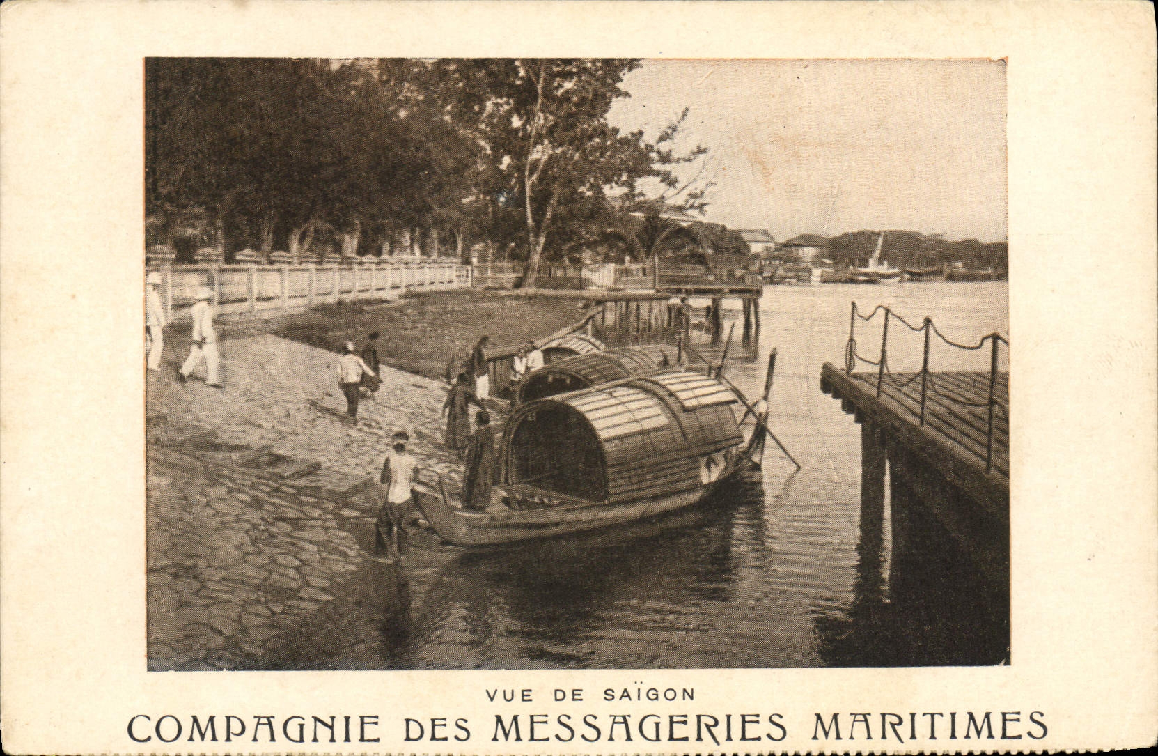 CPA Bateau Paquebot Messageries Maritimes Vue de Saigon Indochine