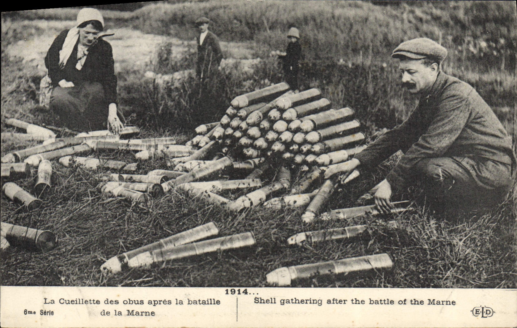 VINTAGE POSTCARD Militaria the gathering of the shells after the battle of the Marne
