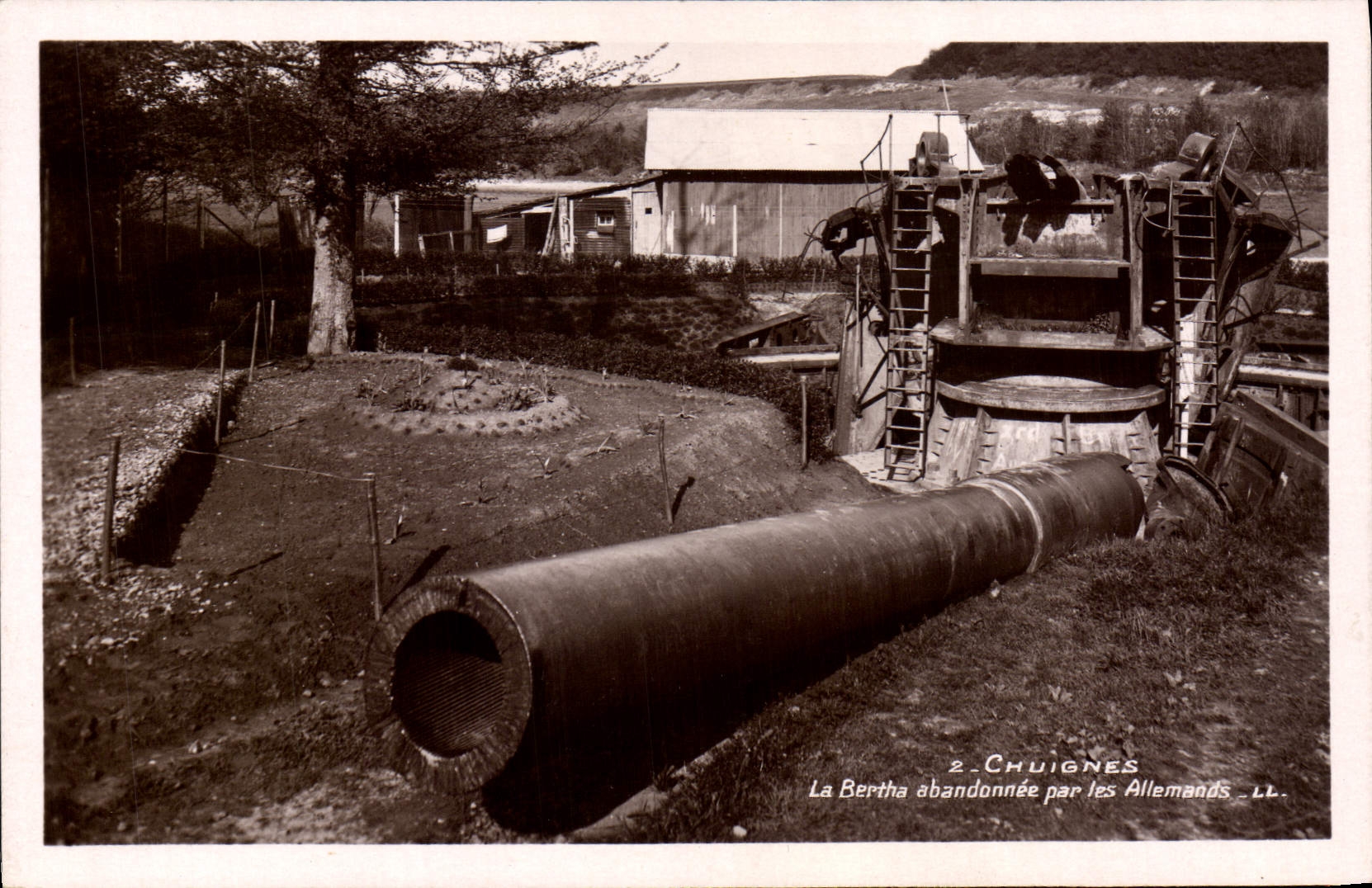 VINTAGE POSTCARD Militaria Chuignes Bertha given up by the Germans