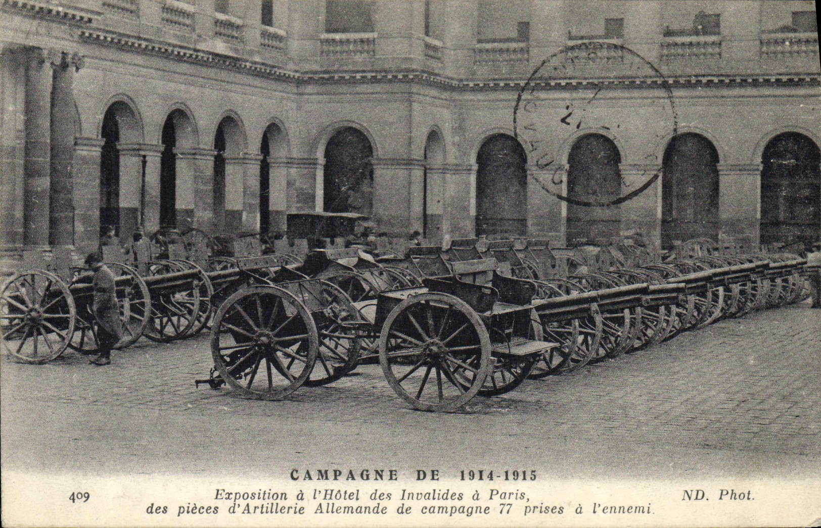 CPA Militaria Paris Musee de l'armee Exposition a l'hotel des Invalides a Paris Pieces d'artillerie allemande