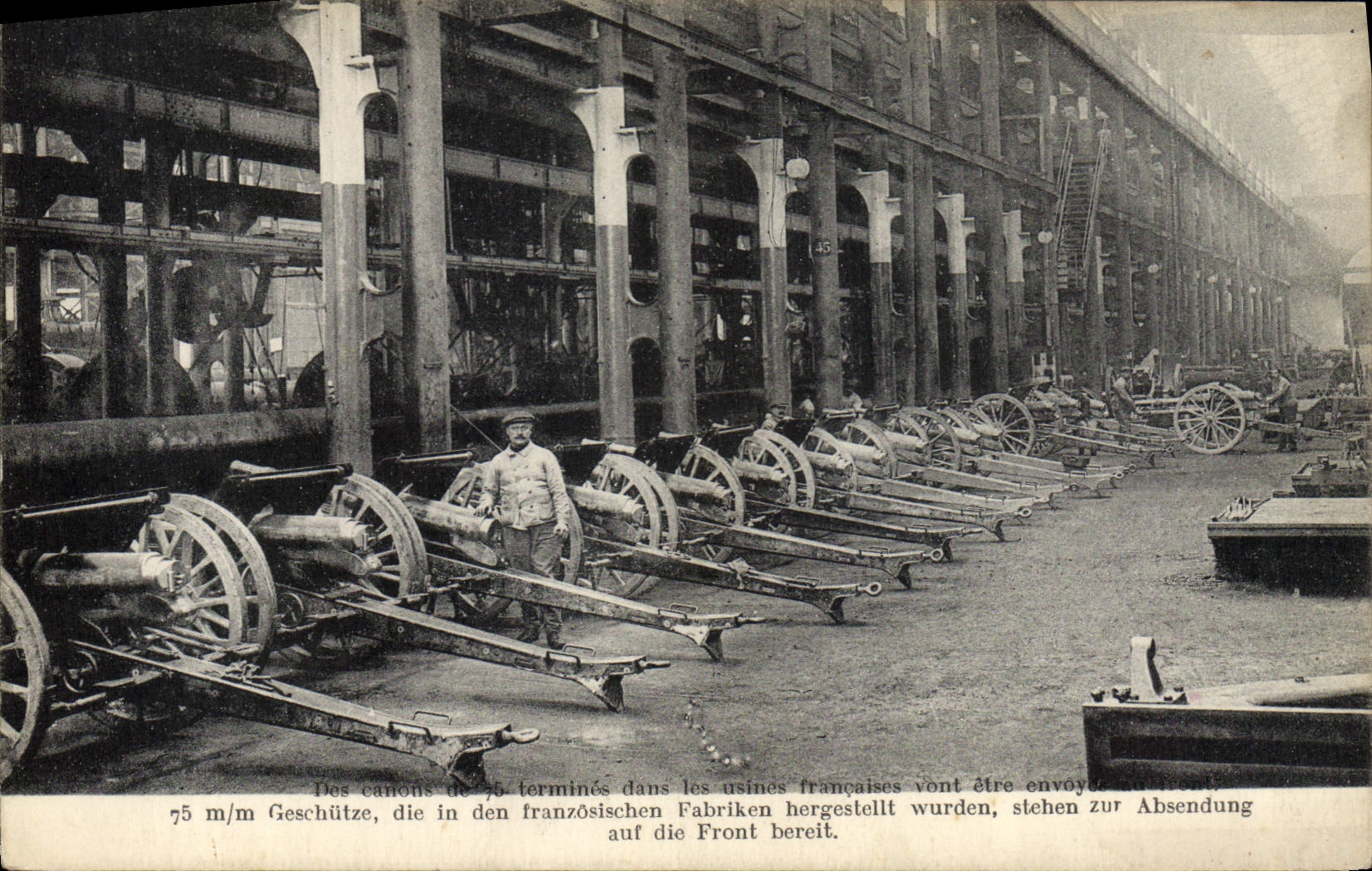 VINTAGE POSTCARD Militaria Guns