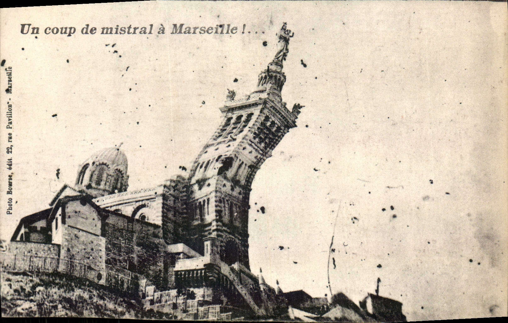 CPA Un Coup de Mistral a Marseille