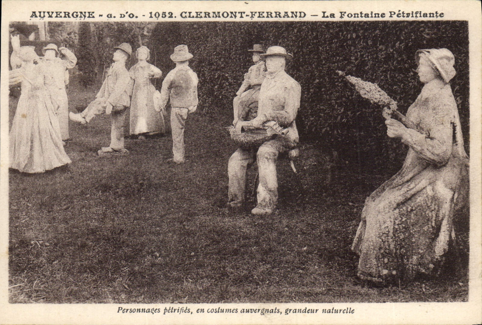 VINTAGE POSTCARD Auvergne Clermont Ferrand the petrifying Fountain Personnages petrify